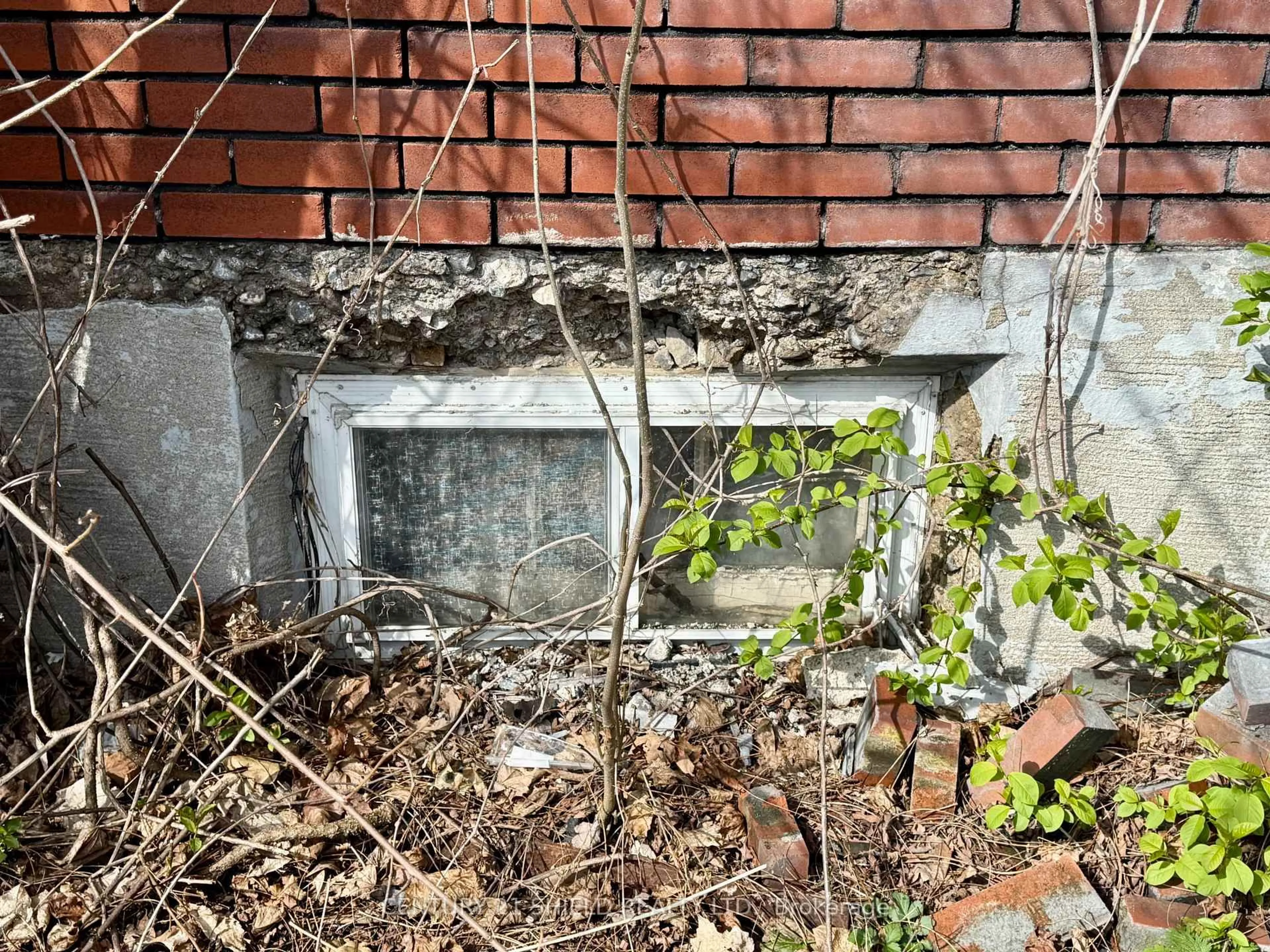 Unknown for 435 5th St, Cornwall Ontario K6H 2M4