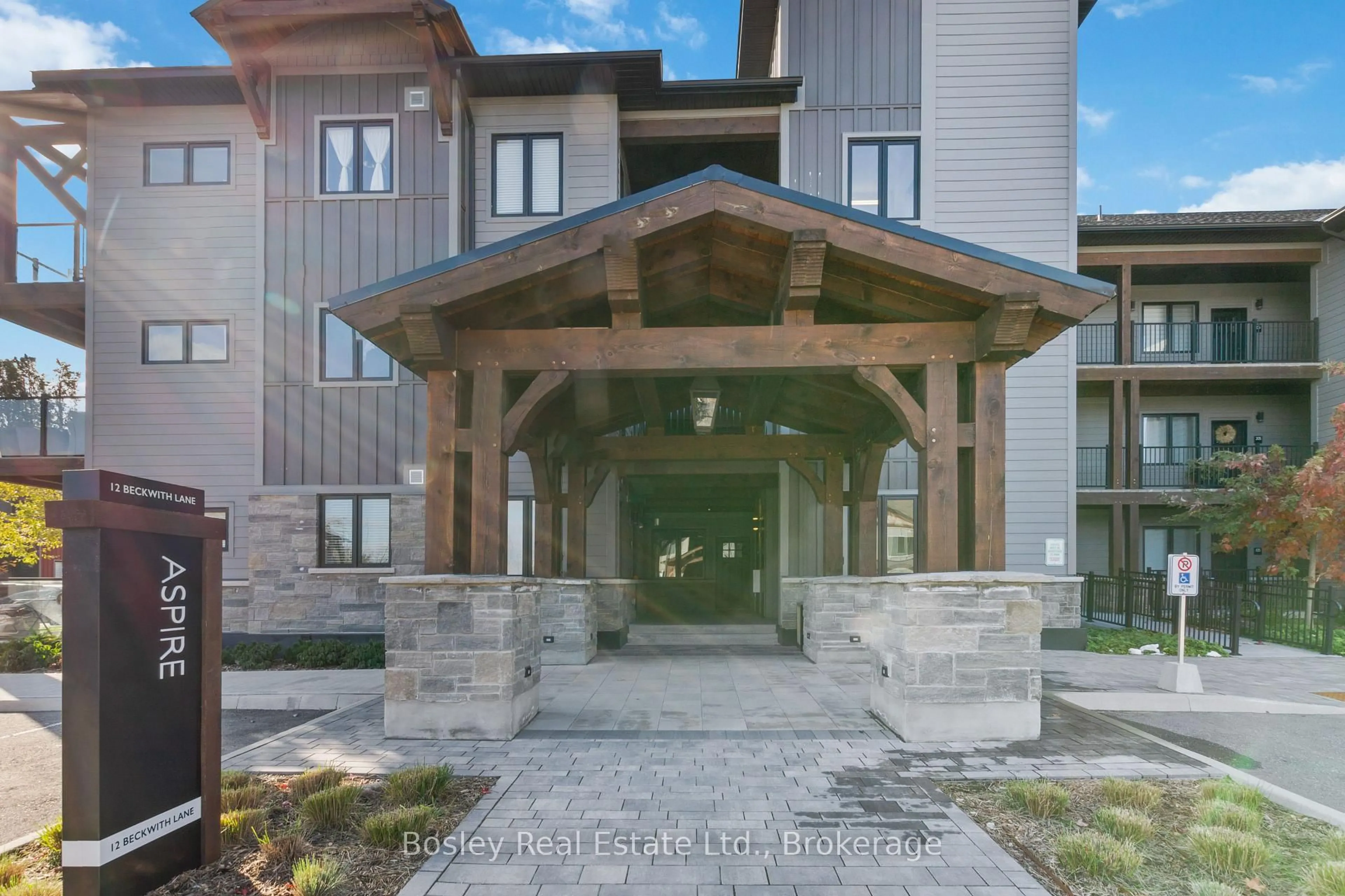 Indoor entryway for 12 Beckwith Lane #302, Blue Mountains Ontario L9Y 0A4