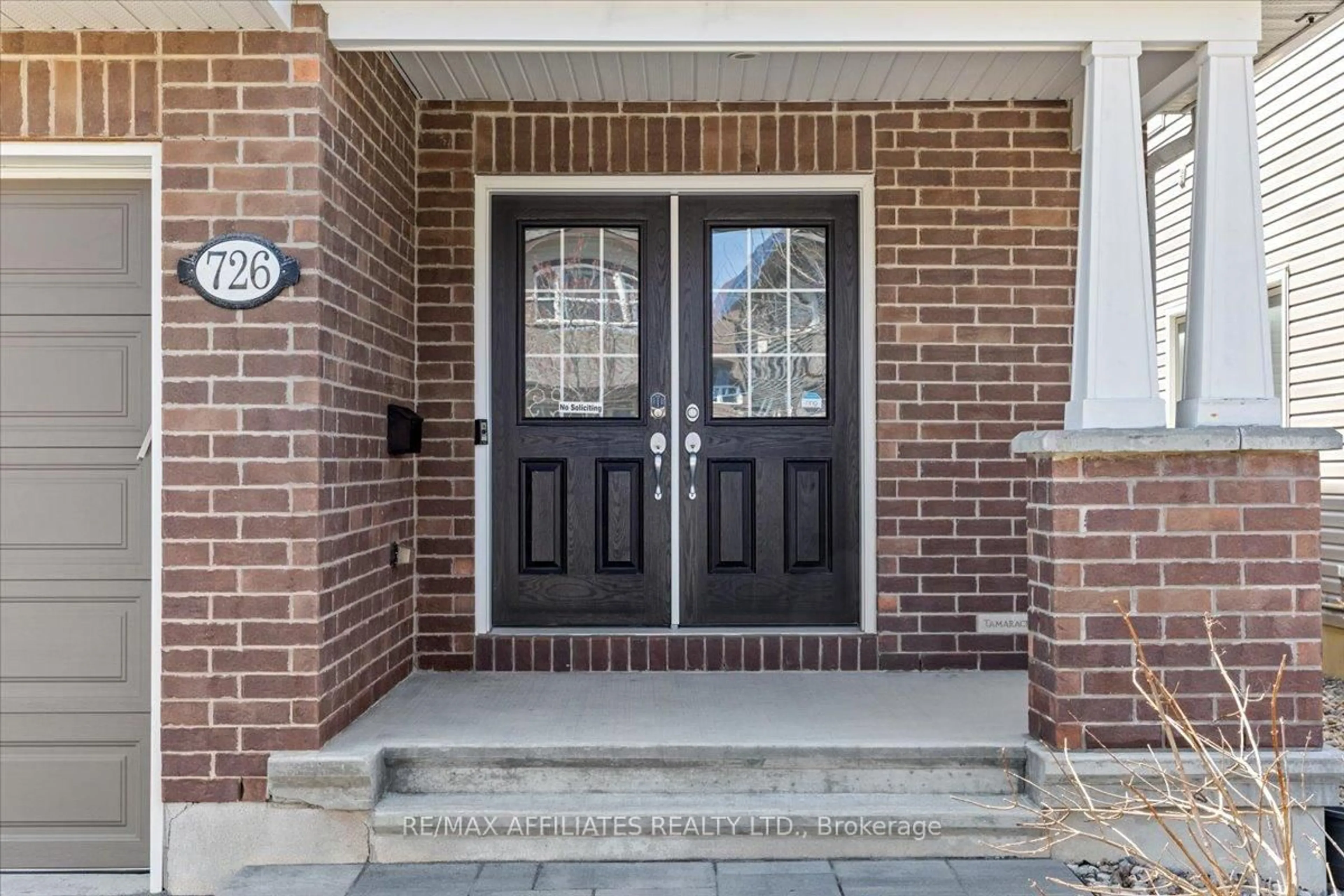 Indoor entryway for 726 Bunchberry Way, Ottawa Ontario K1T 3T8