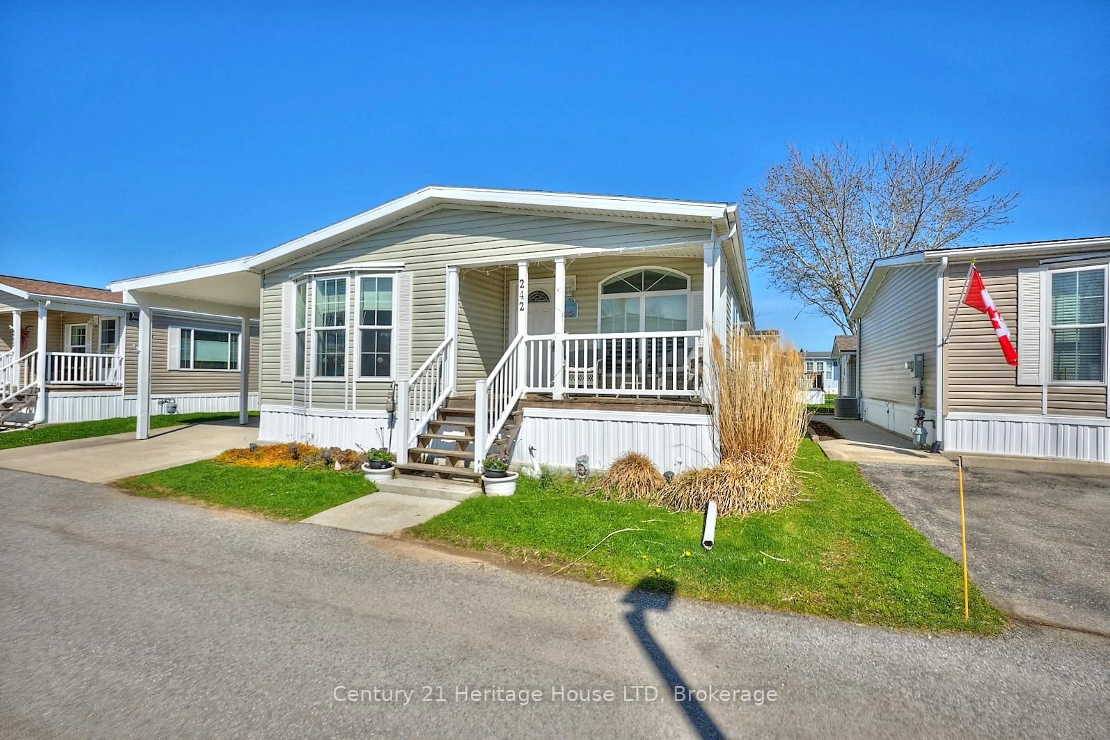 Home with vinyl exterior material, unknown for 3033 Townline Rd #242, Fort Erie Ontario L0S 1S1