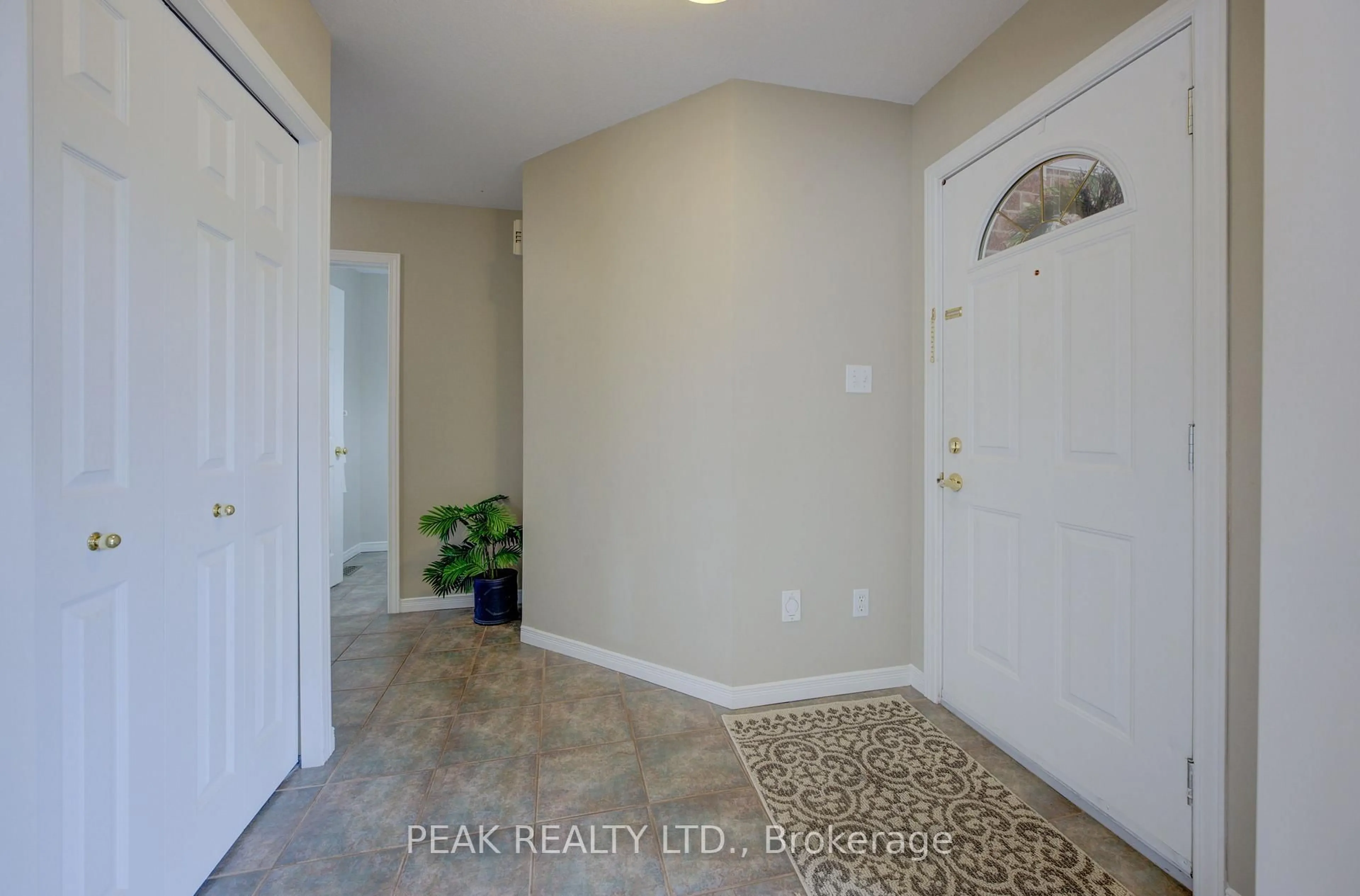 Indoor entryway for 8 Munroe Cres, Guelph Ontario N1G 5E3