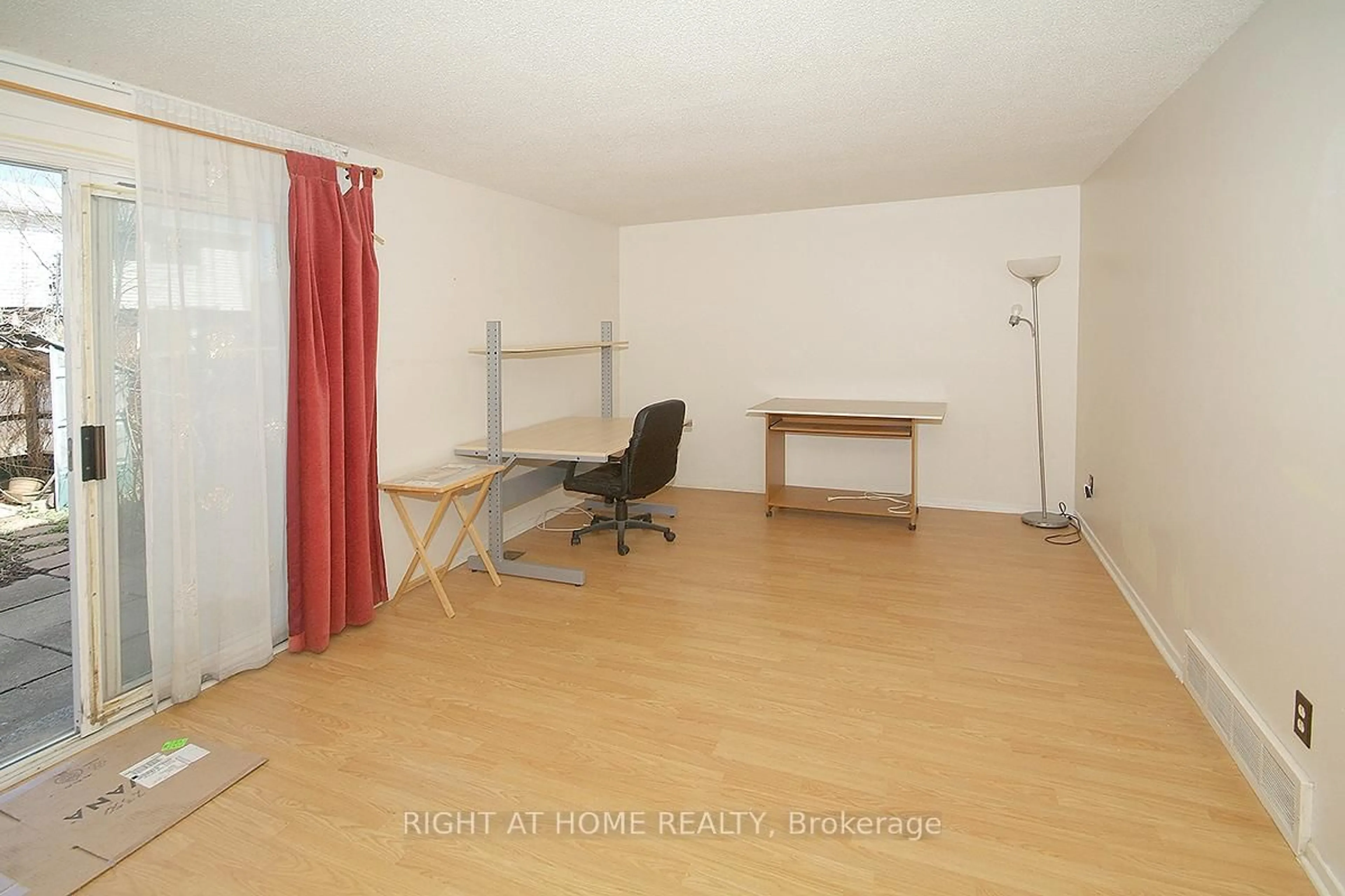 A pic of a room for 1466 Heatherington Rd #L, Ottawa Ontario K1V 6S1