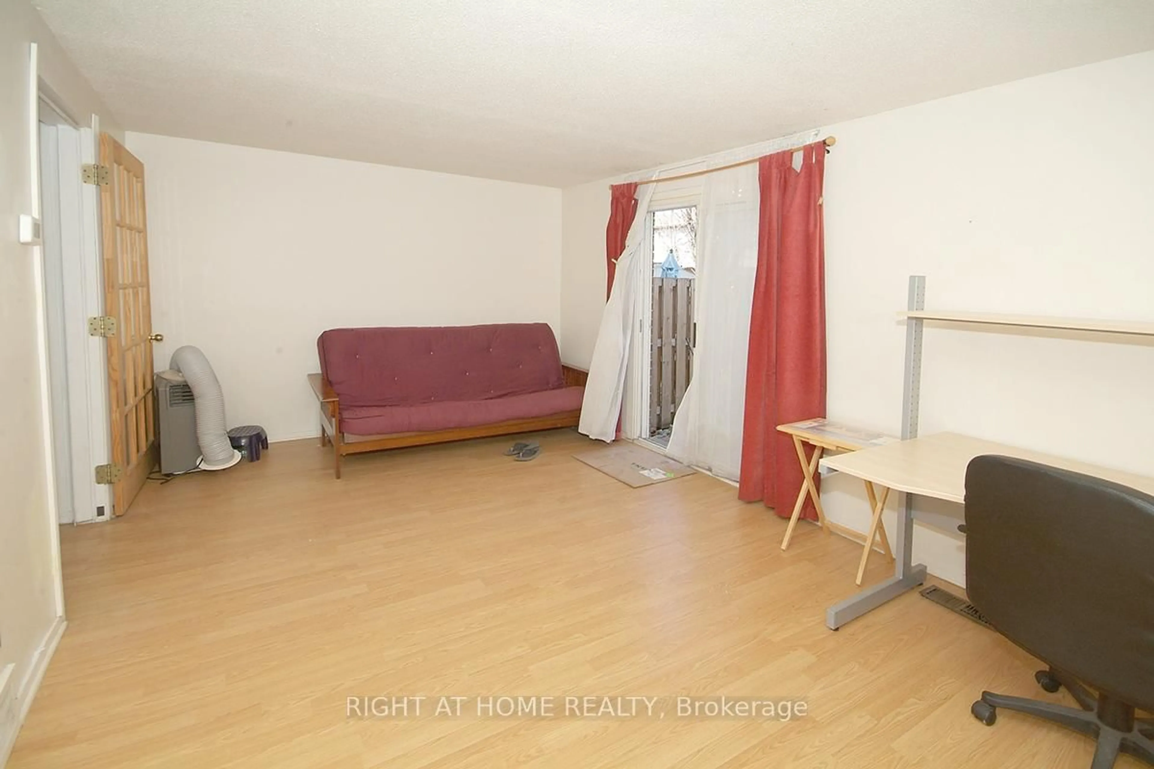 A pic of a room for 1466 Heatherington Rd #L, Ottawa Ontario K1V 6S1