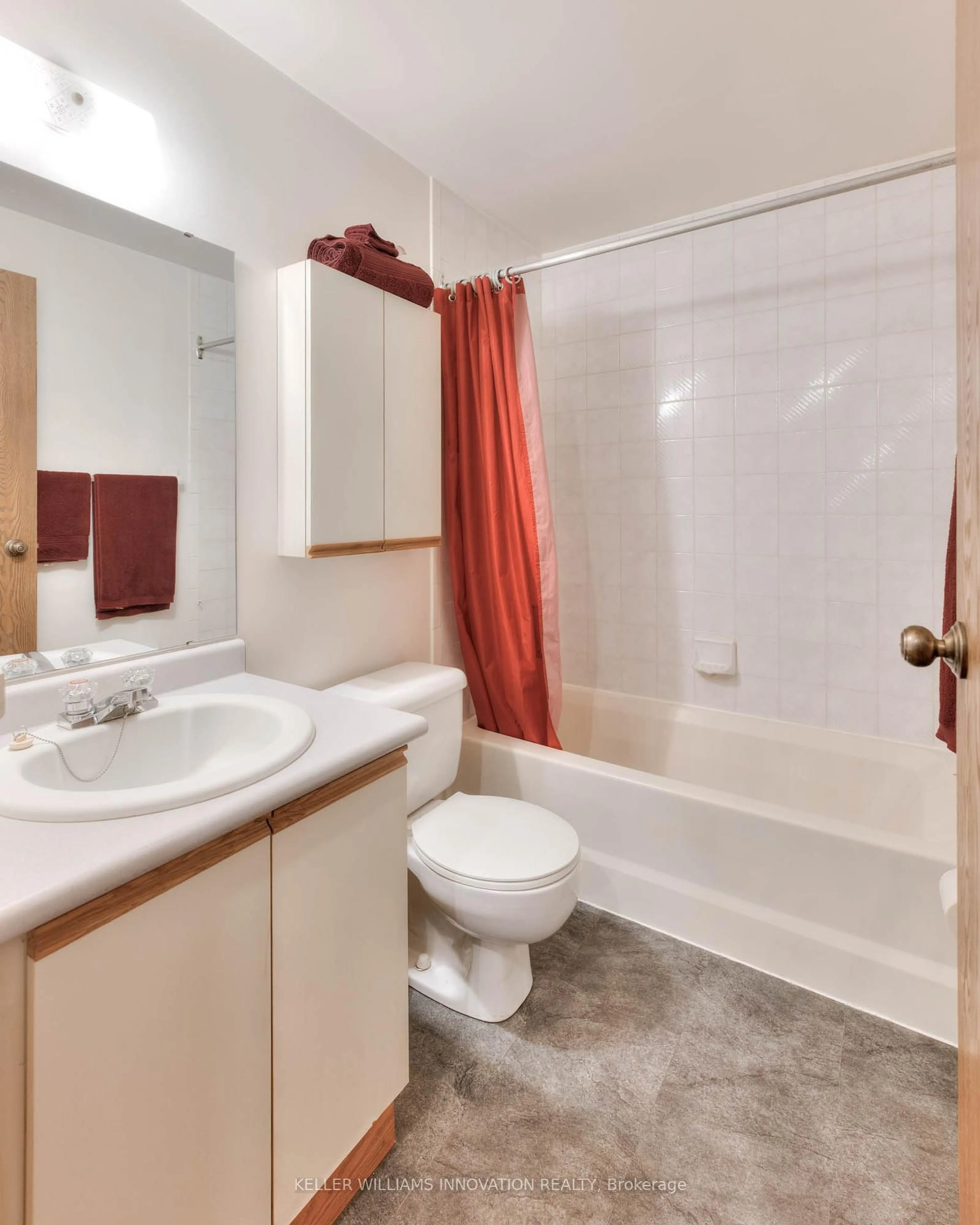 Standard bathroom, ceramic/tile floor for 55 Green Valley Dr #215, Kitchener Ontario N2P 1Z6