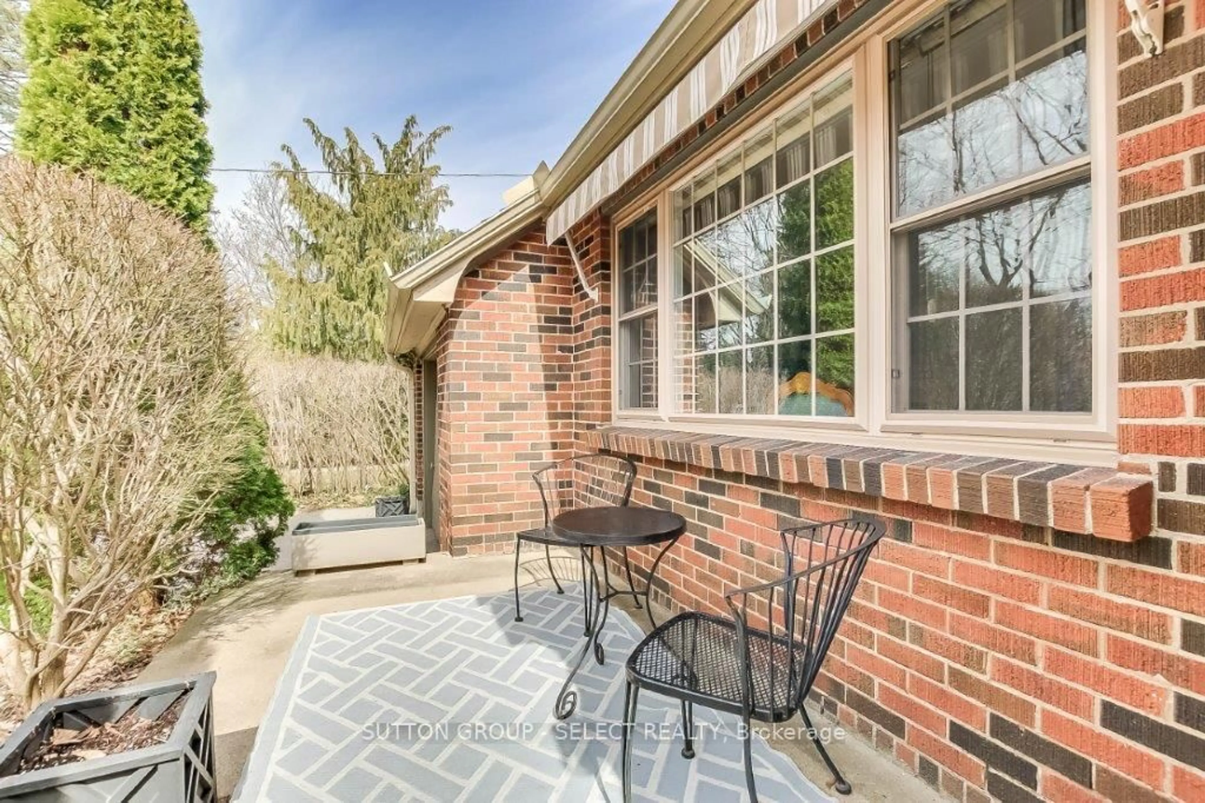 Patio, street for 1010 HARRISON Ave, London East Ontario N5Y 2V2