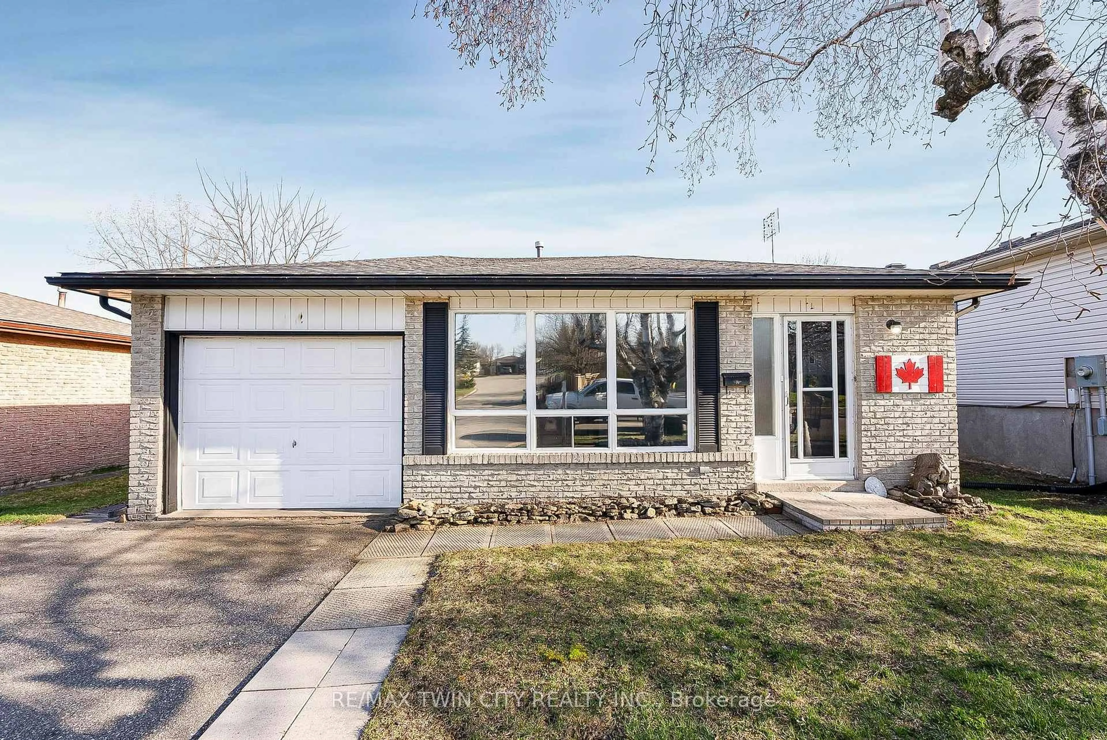 Unknown for 82 Hahn Ave, Cambridge Ontario N3C 2X9