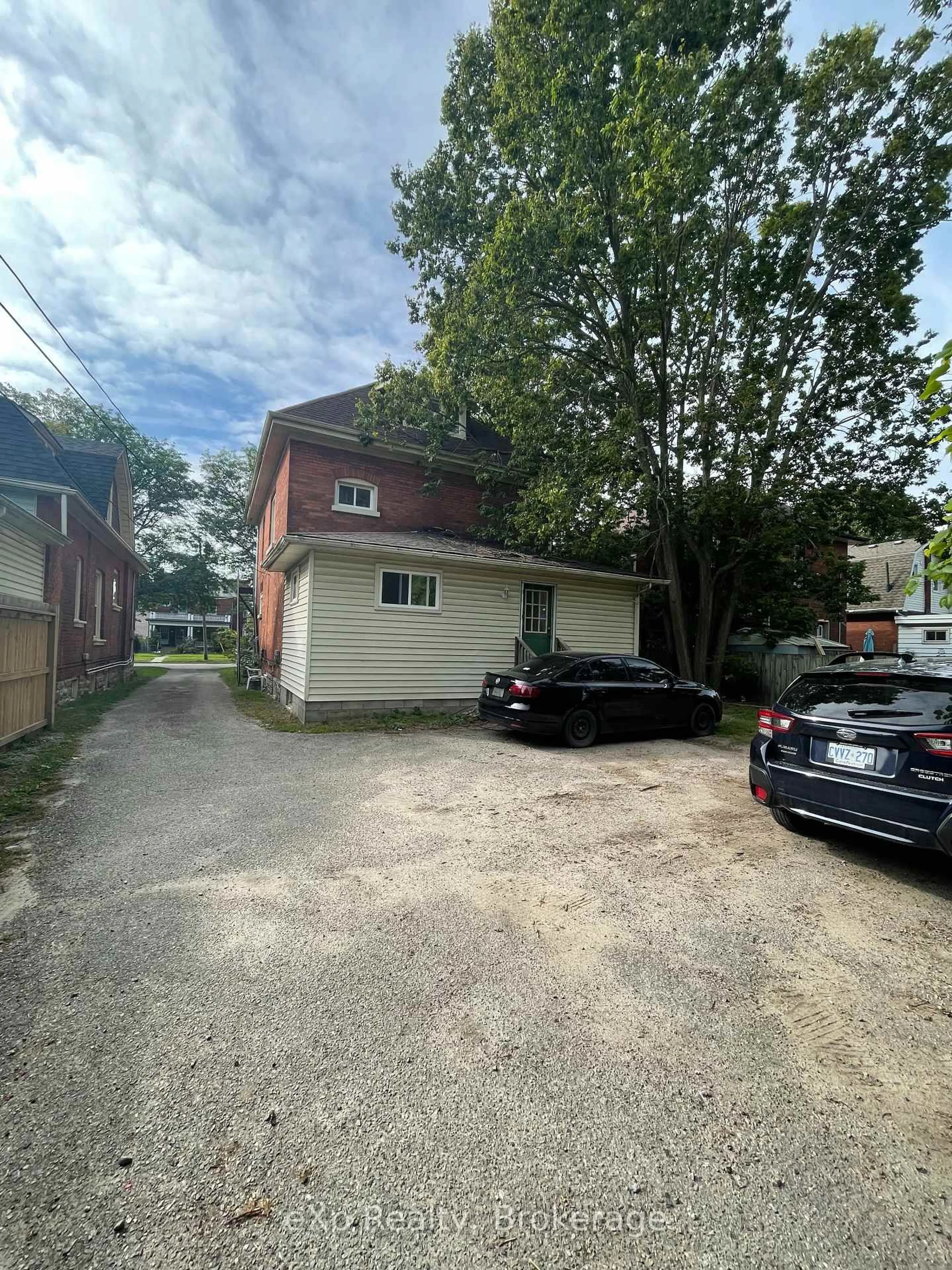 A pic from outside/outdoor area/front of a property/back of a property/a pic from drone, street for 126 Chatham St, Brant Ontario N3S 4G4