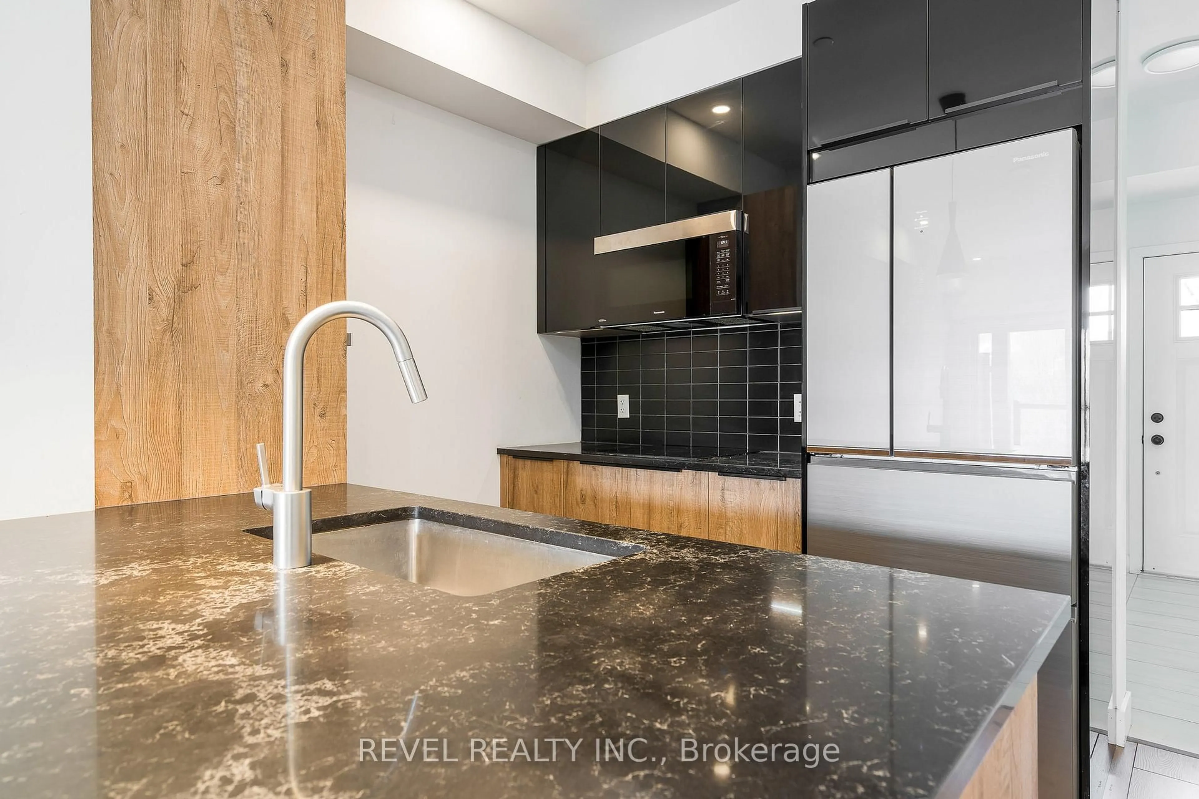 Contemporary kitchen, ceramic/tile floor for 18 Beckwith Lane #204, Blue Mountains Ontario L9Y 3B6