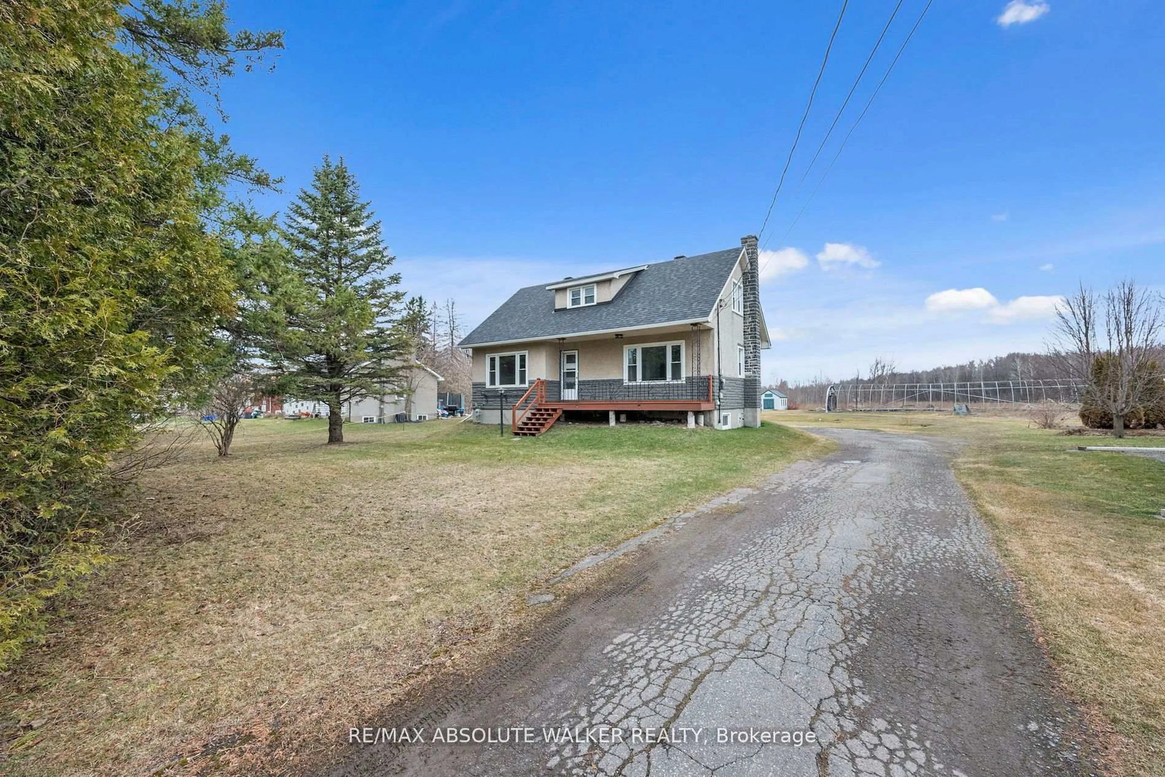 A pic from outside/outdoor area/front of a property/back of a property/a pic from drone, water/lake/river/ocean view for 3573 Navan Rd, Ottawa Ontario K4B 1H9