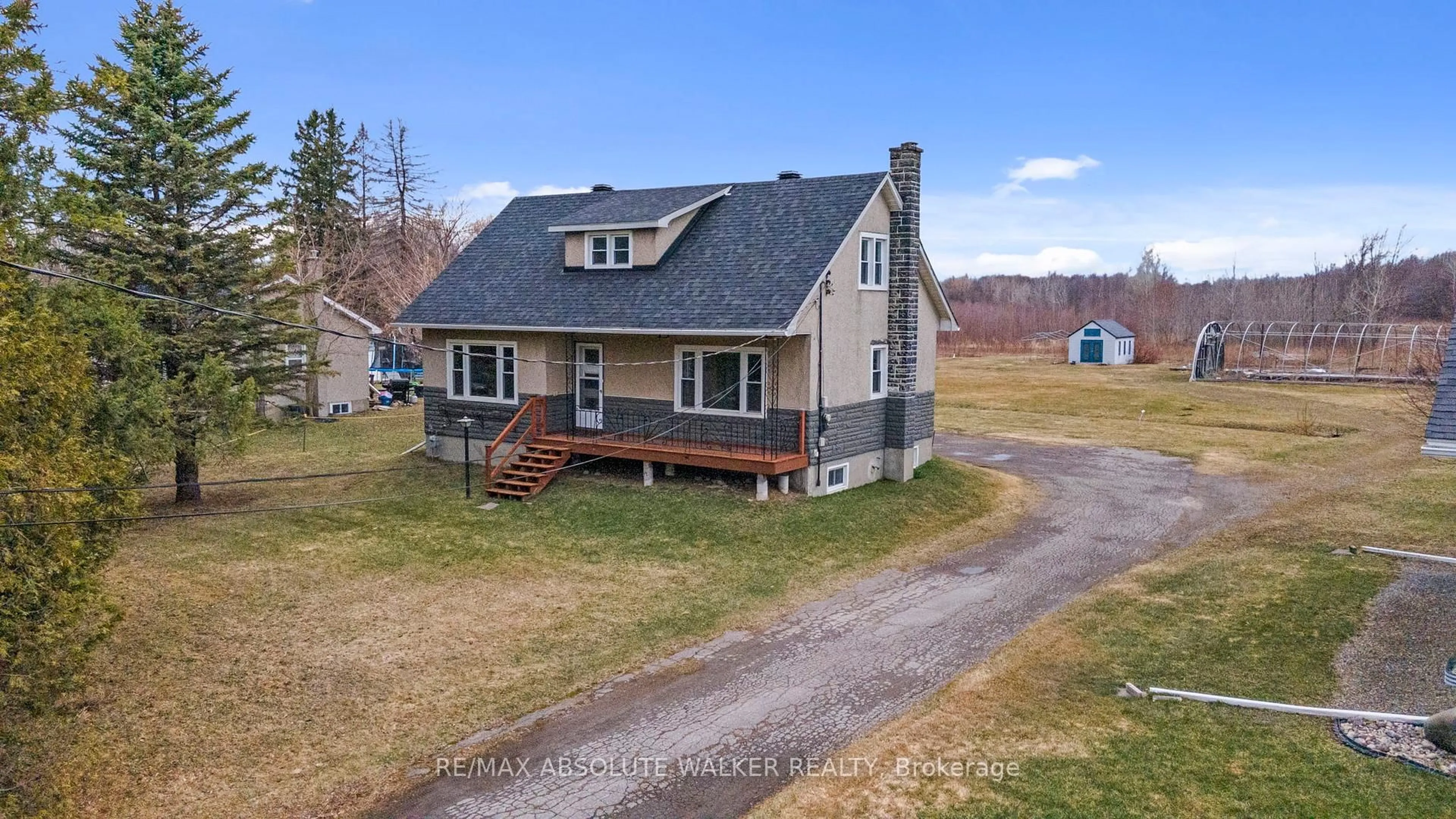 A pic from outside/outdoor area/front of a property/back of a property/a pic from drone, water/lake/river/ocean view for 3573 Navan Rd, Ottawa Ontario K4B 1H9