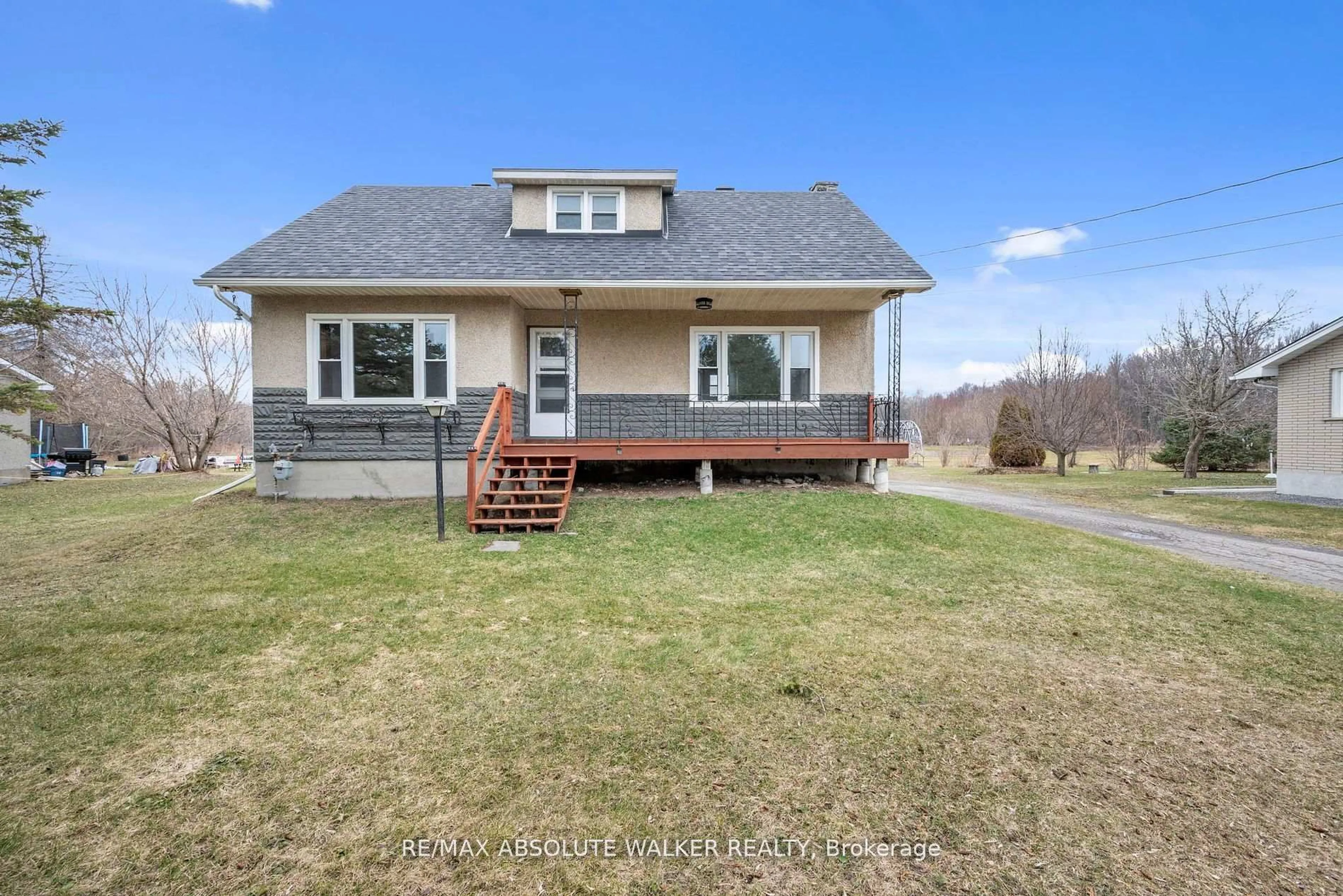 A pic from outside/outdoor area/front of a property/back of a property/a pic from drone, street for 3573 Navan Rd, Ottawa Ontario K4B 1H9