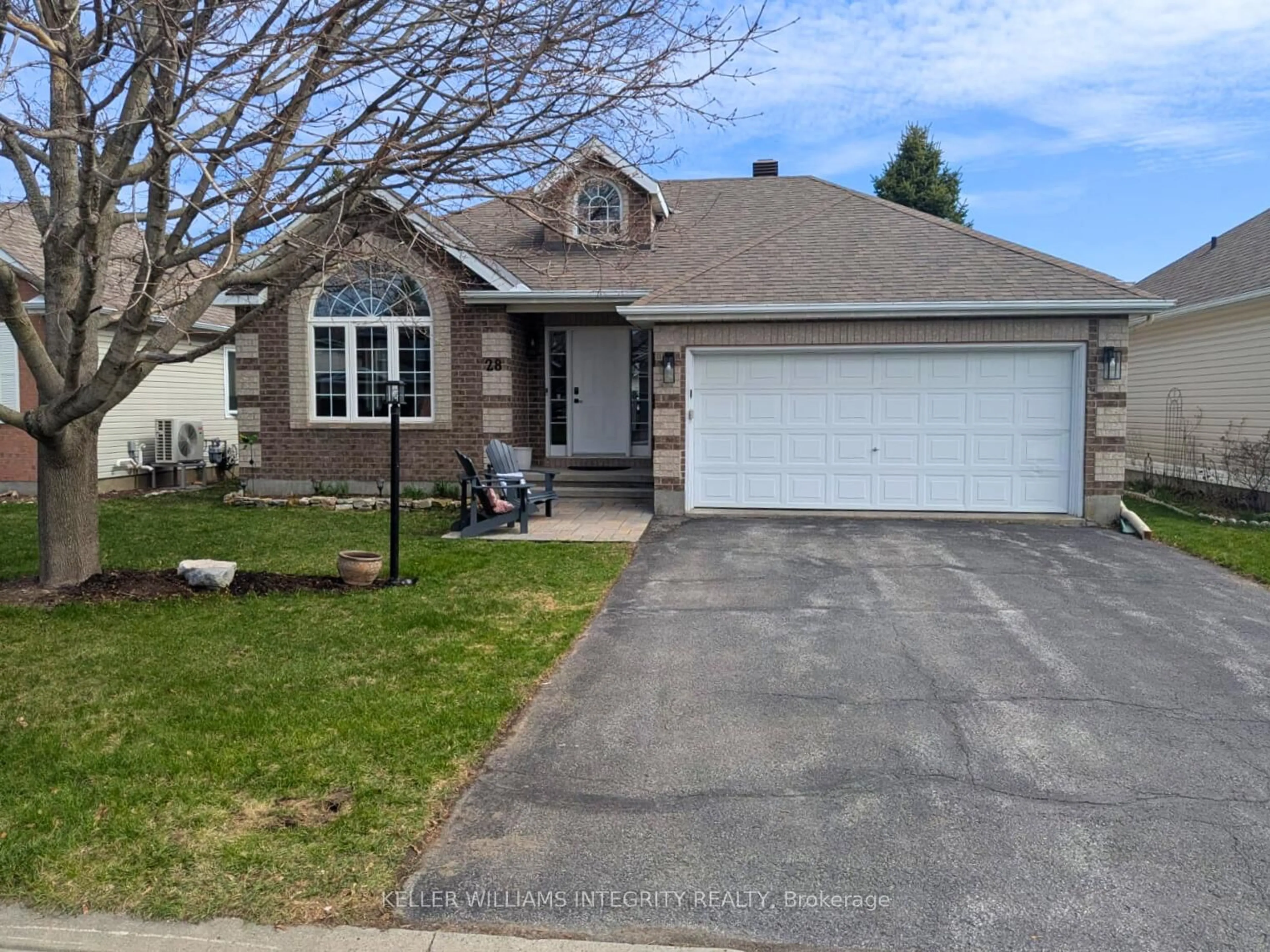 Home with vinyl exterior material, street for 28 Alon St, Ottawa Ontario K2S 1L2