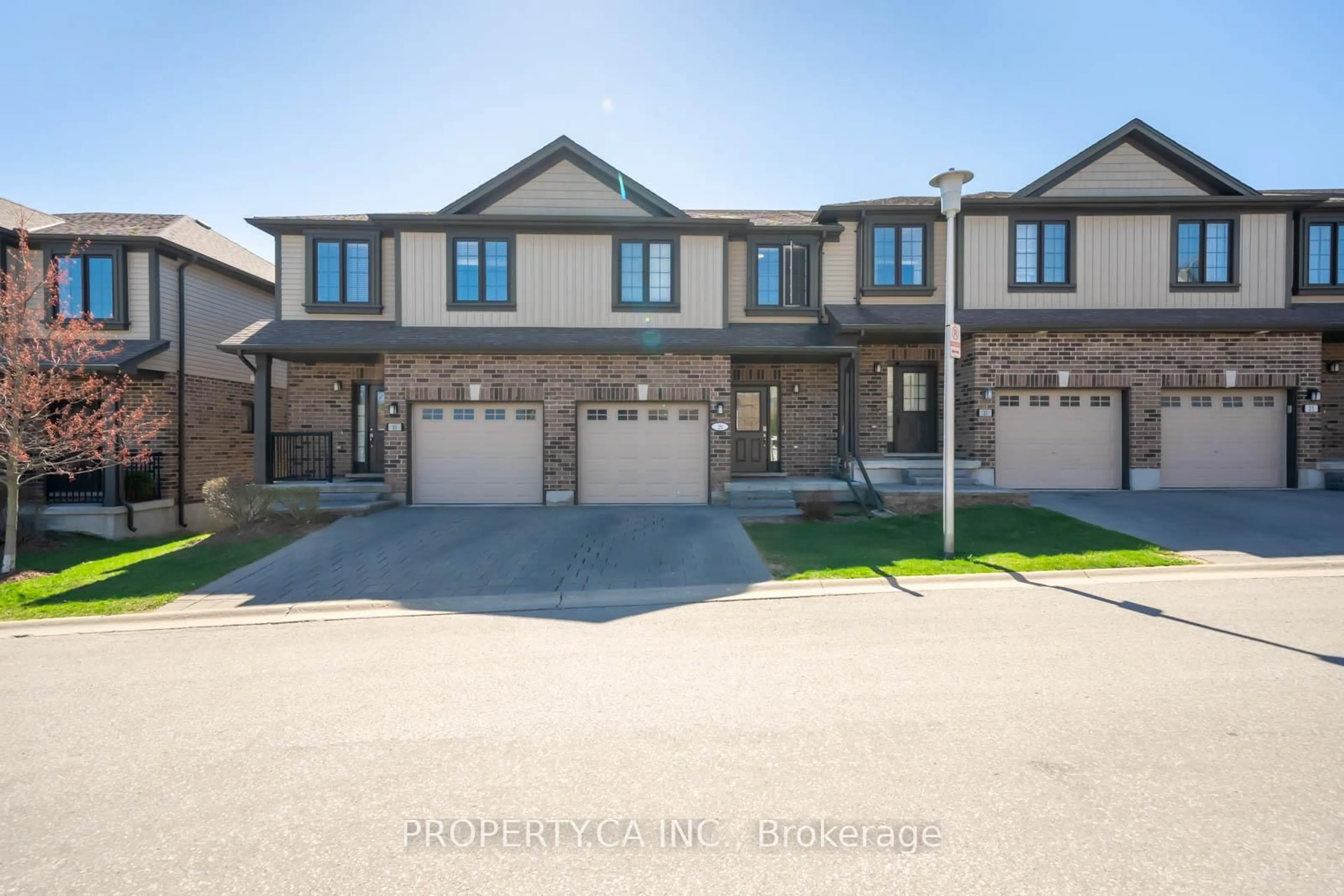 A pic from outside/outdoor area/front of a property/back of a property/a pic from drone, street for 1030 Oakcrossing Gate #29, London North Ontario N6H 0H1
