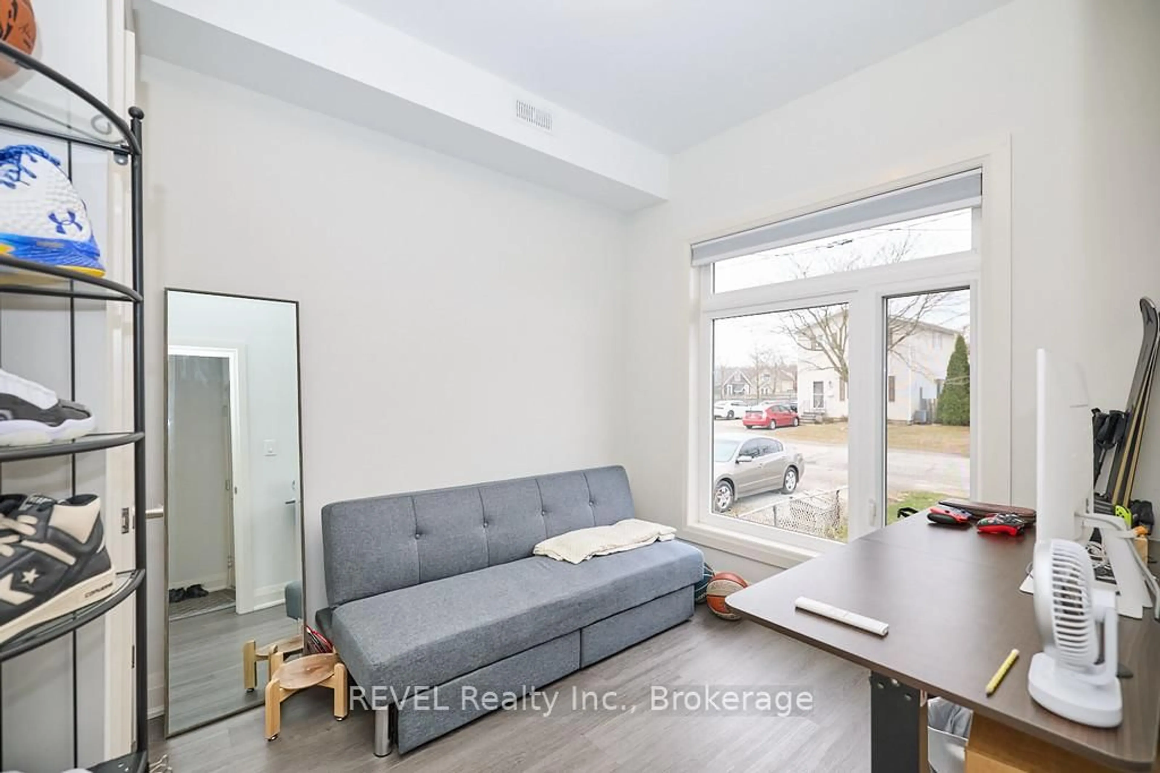 Unknown for 8 Nash St, St. Catharines Ontario L2S 1B5