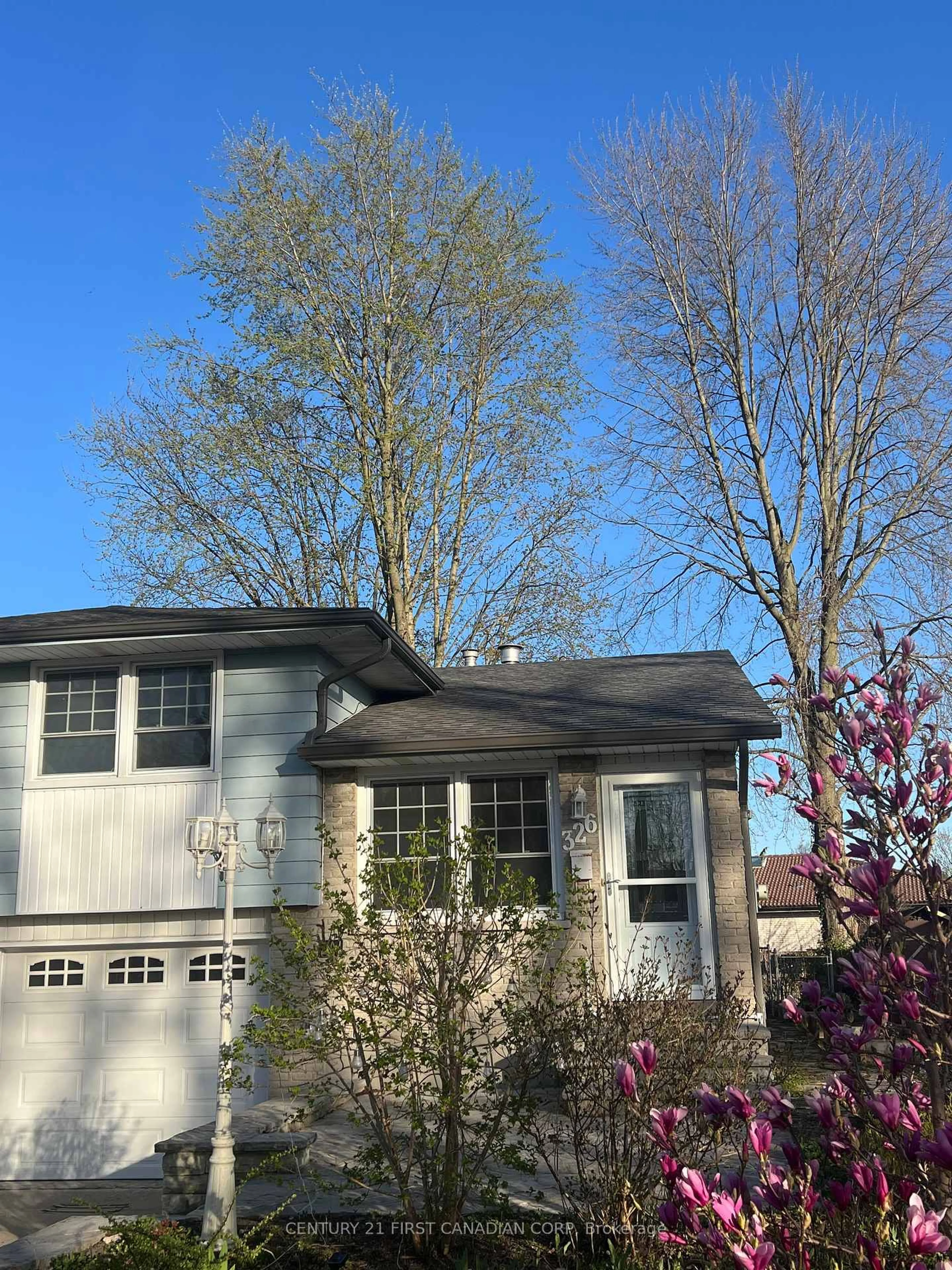 Home with vinyl exterior material, street for 326 Burns St, Strathroy-Caradoc Ontario N7G 1G4