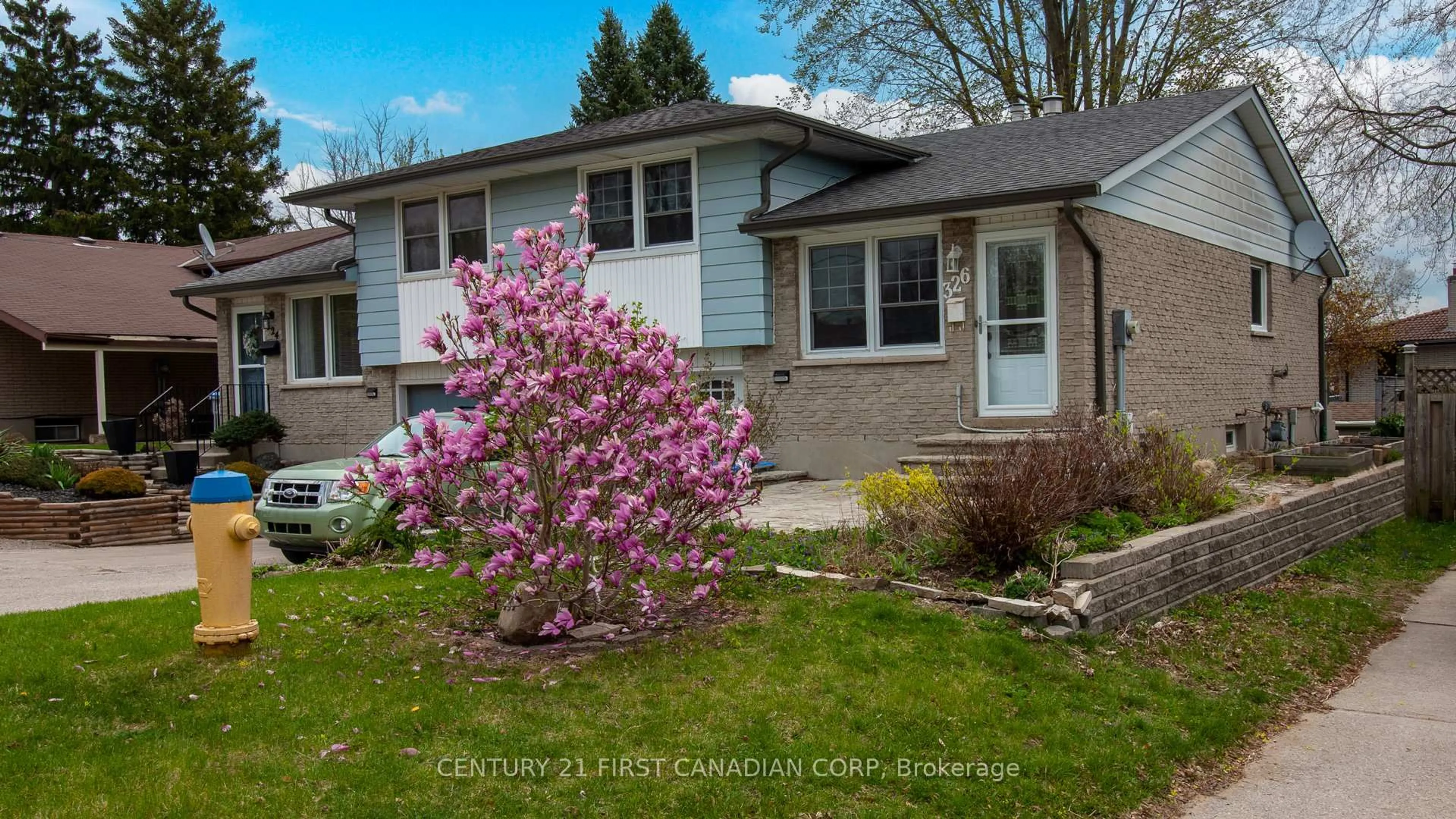 Home with vinyl exterior material, street for 326 Burns St, Strathroy-Caradoc Ontario N7G 1G4