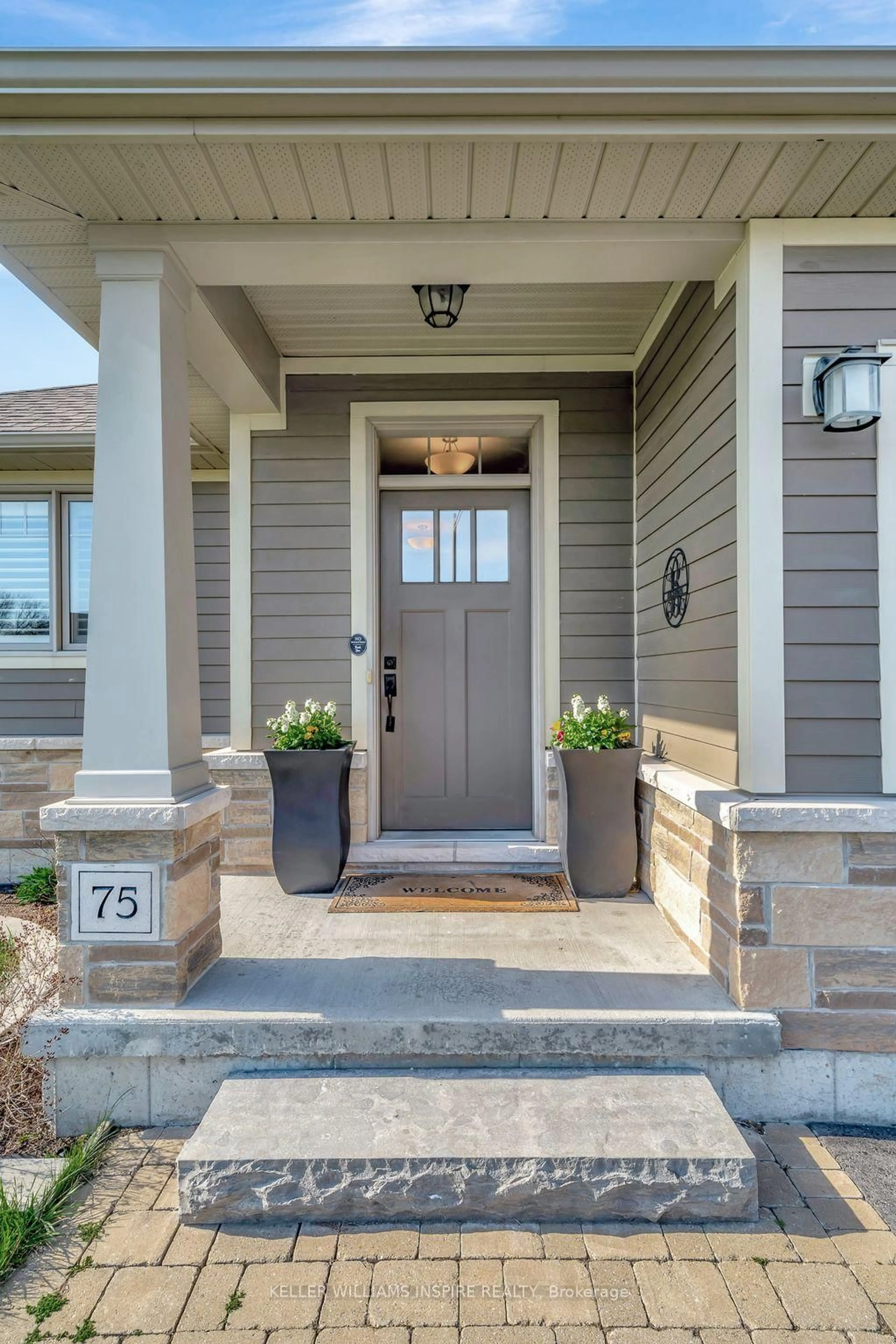 Indoor entryway for 75 Tessa Blvd, Belleville Ontario K8N 5K9