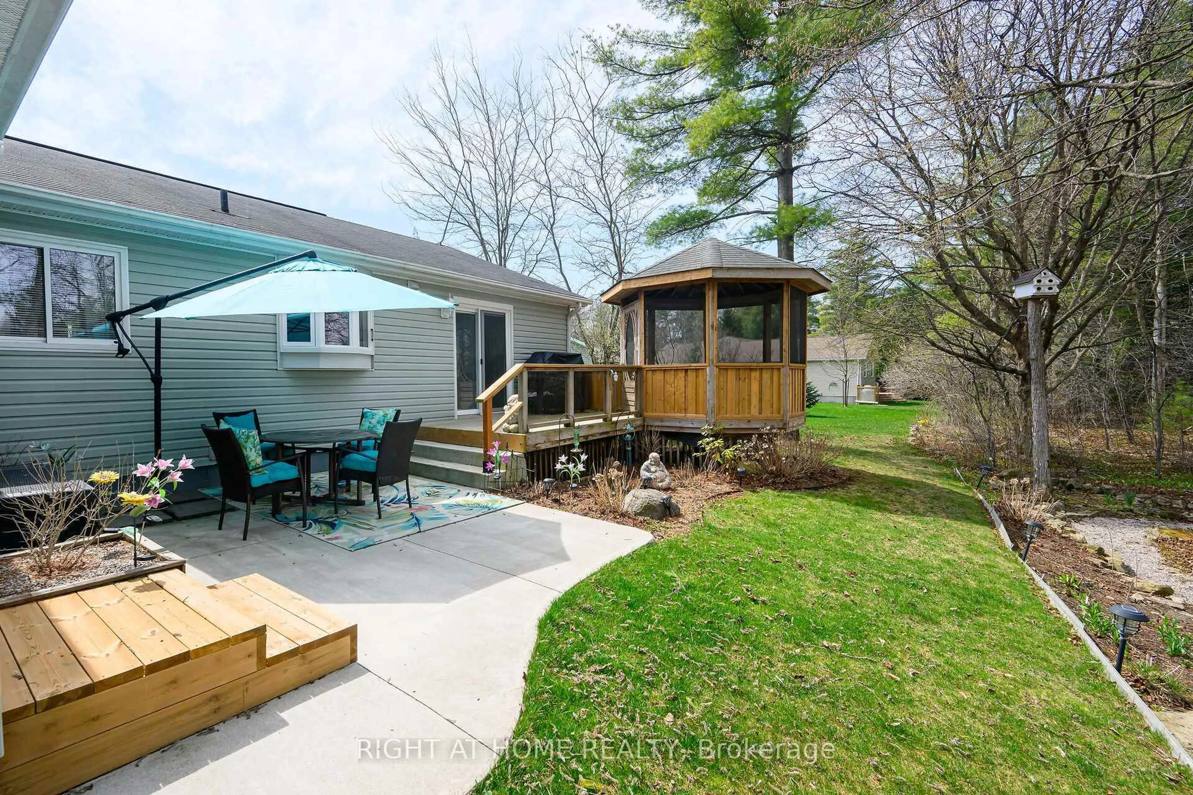 Patio, unknown for 106 Bushmill Circ, Hamilton Ontario L8B 1A5