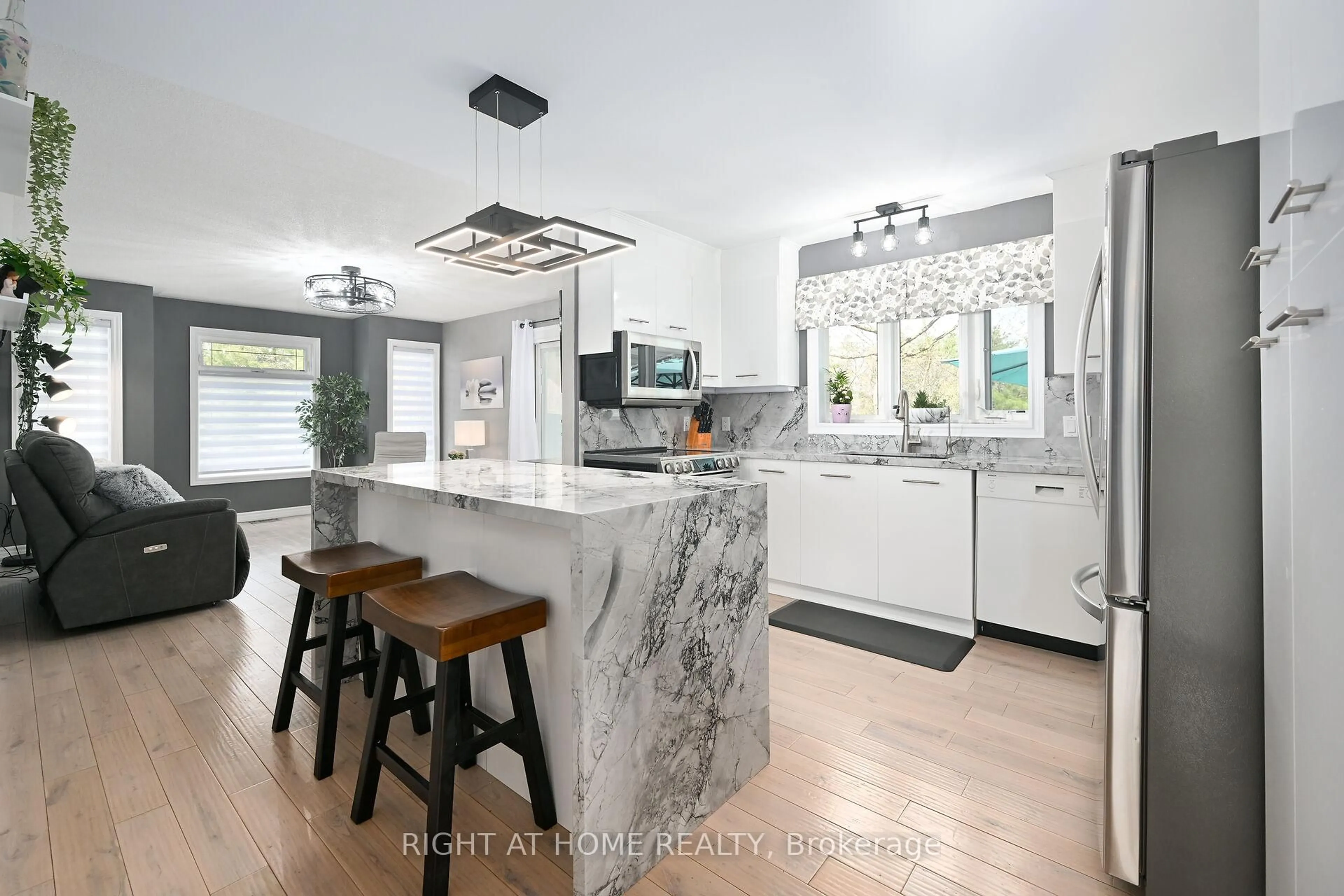 Open concept kitchen, ceramic/tile floor for 106 Bushmill Circ, Hamilton Ontario L8B 1A5