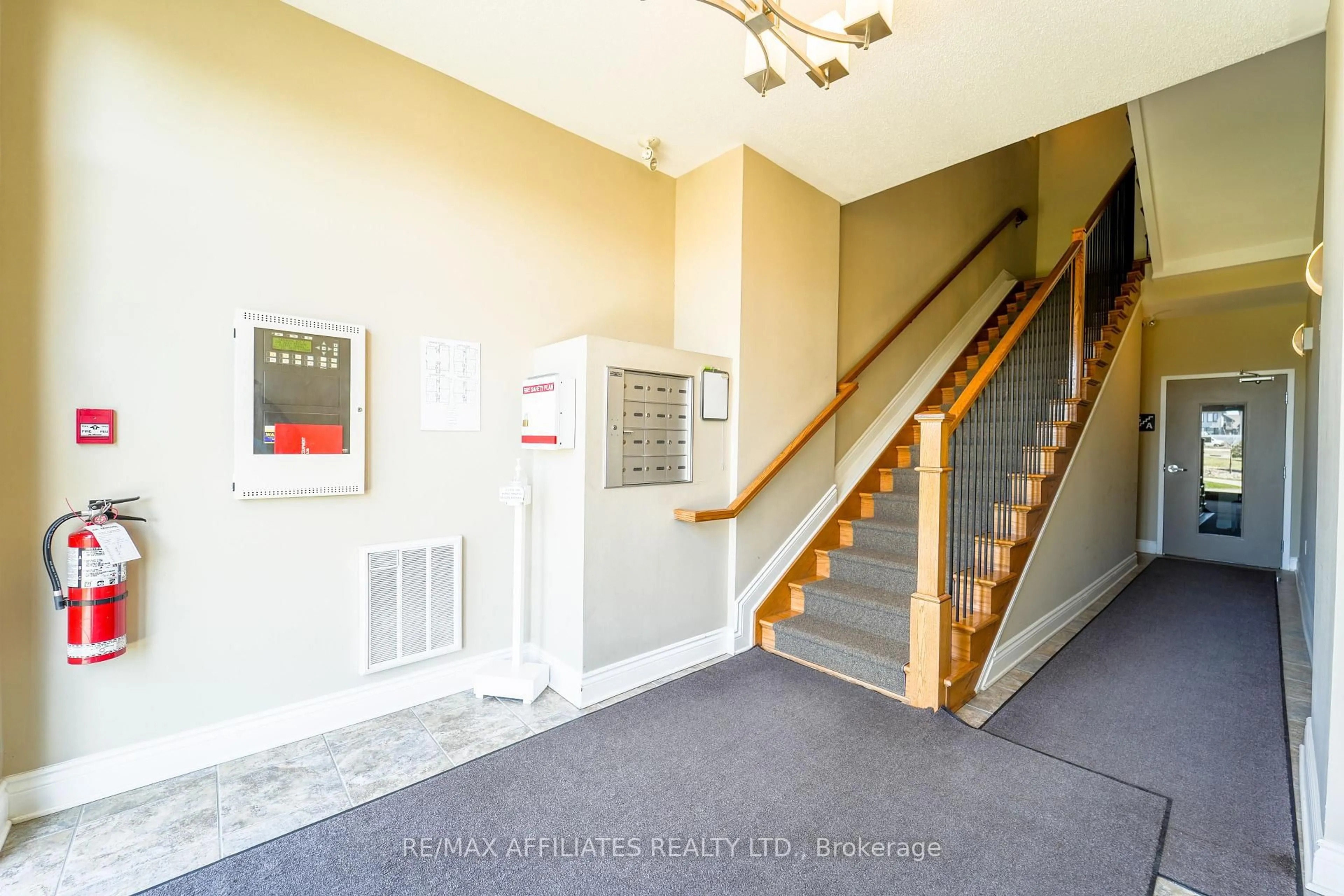 Indoor foyer for 220 Janka Private #201, Ottawa Ontario K2V 0E6
