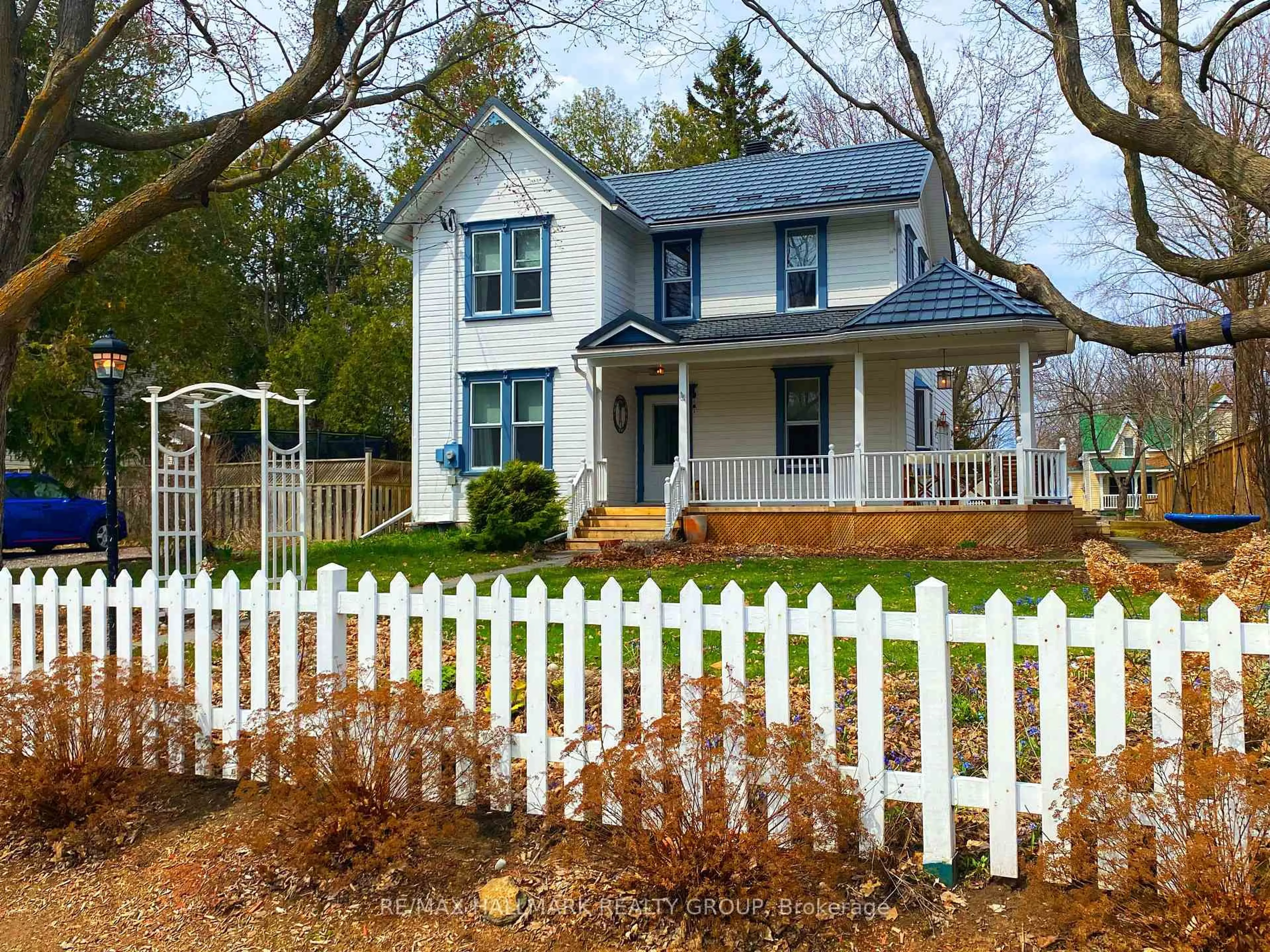 Home with vinyl exterior material, street for 48 Mill St, Russell Ontario K4R 1E1