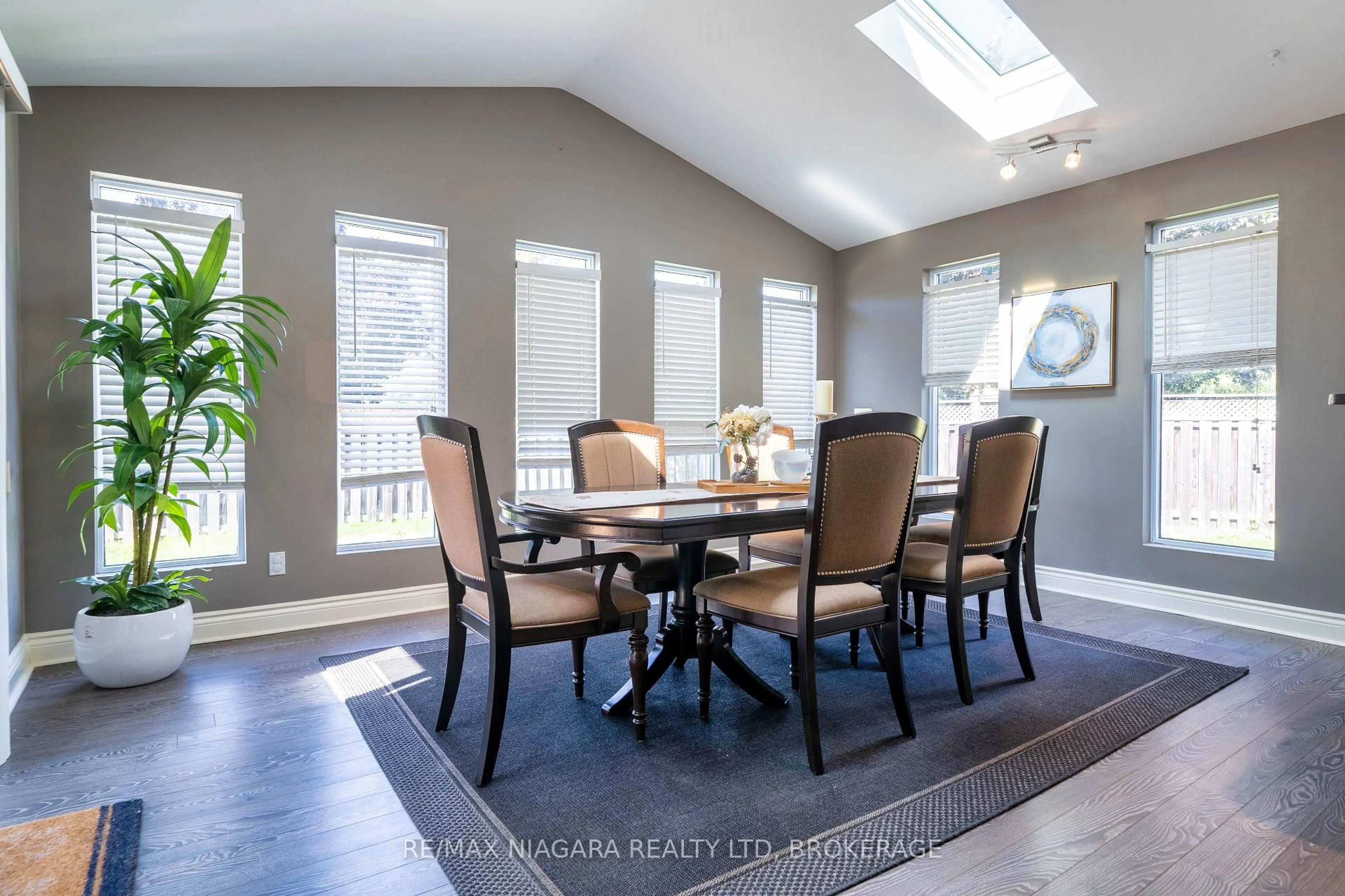 Dining room, unknown for 3829 Northwood Dr, Niagara Falls Ontario L2H 2Y5