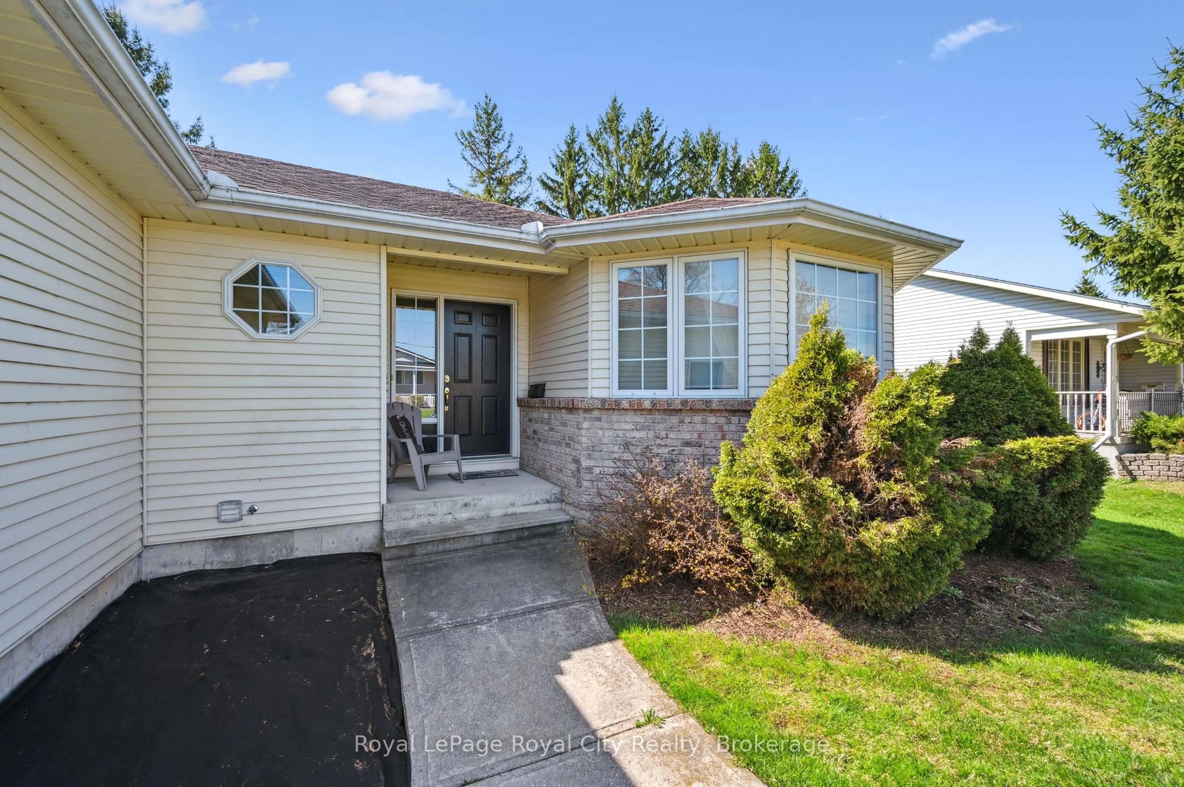 Home with vinyl exterior material, street for 320 Bell St, Minto Ontario N0G 2P0
