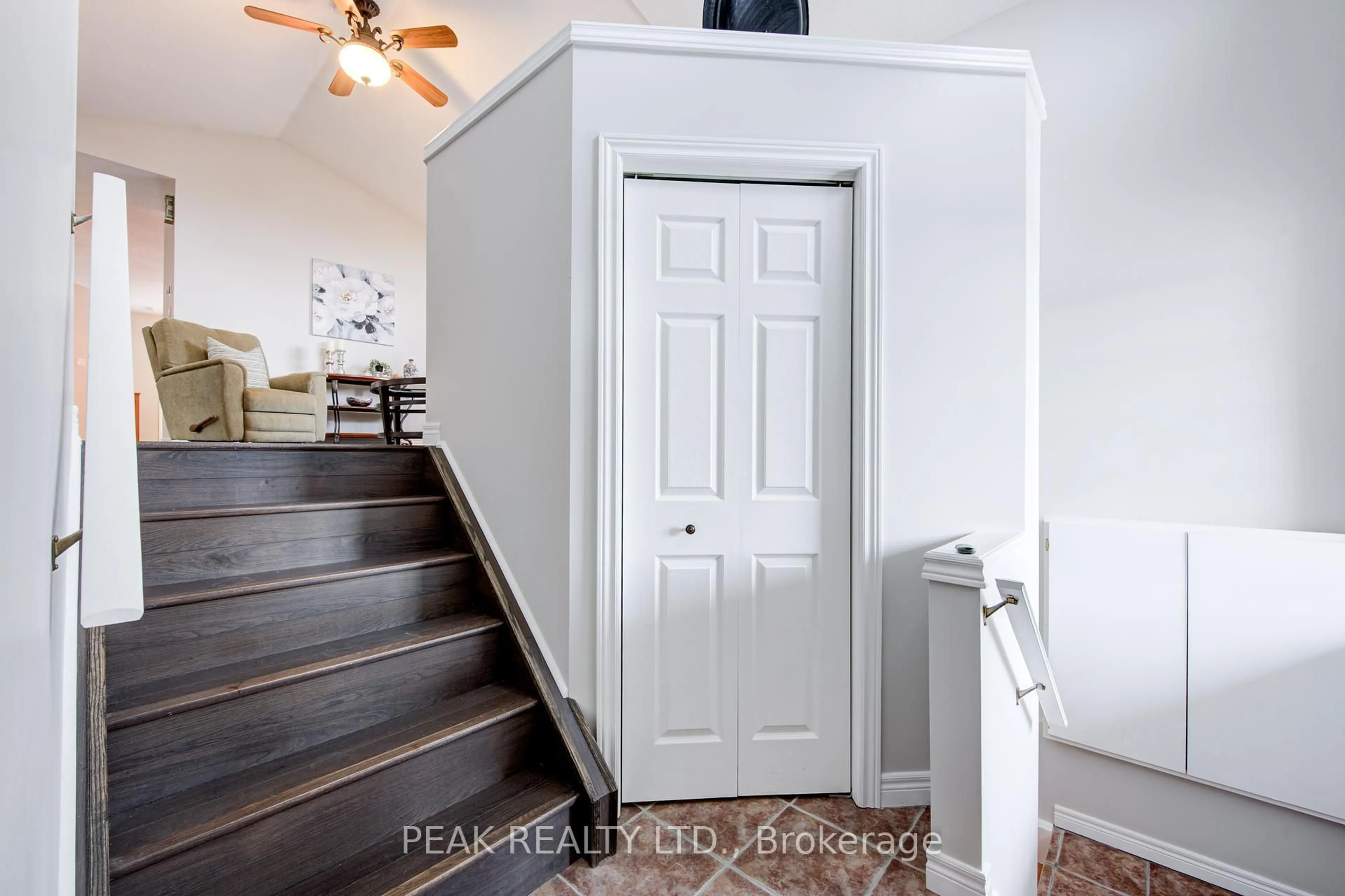 Indoor entryway for 4 Hickory Lane, St. Thomas Ontario N5R 6K5