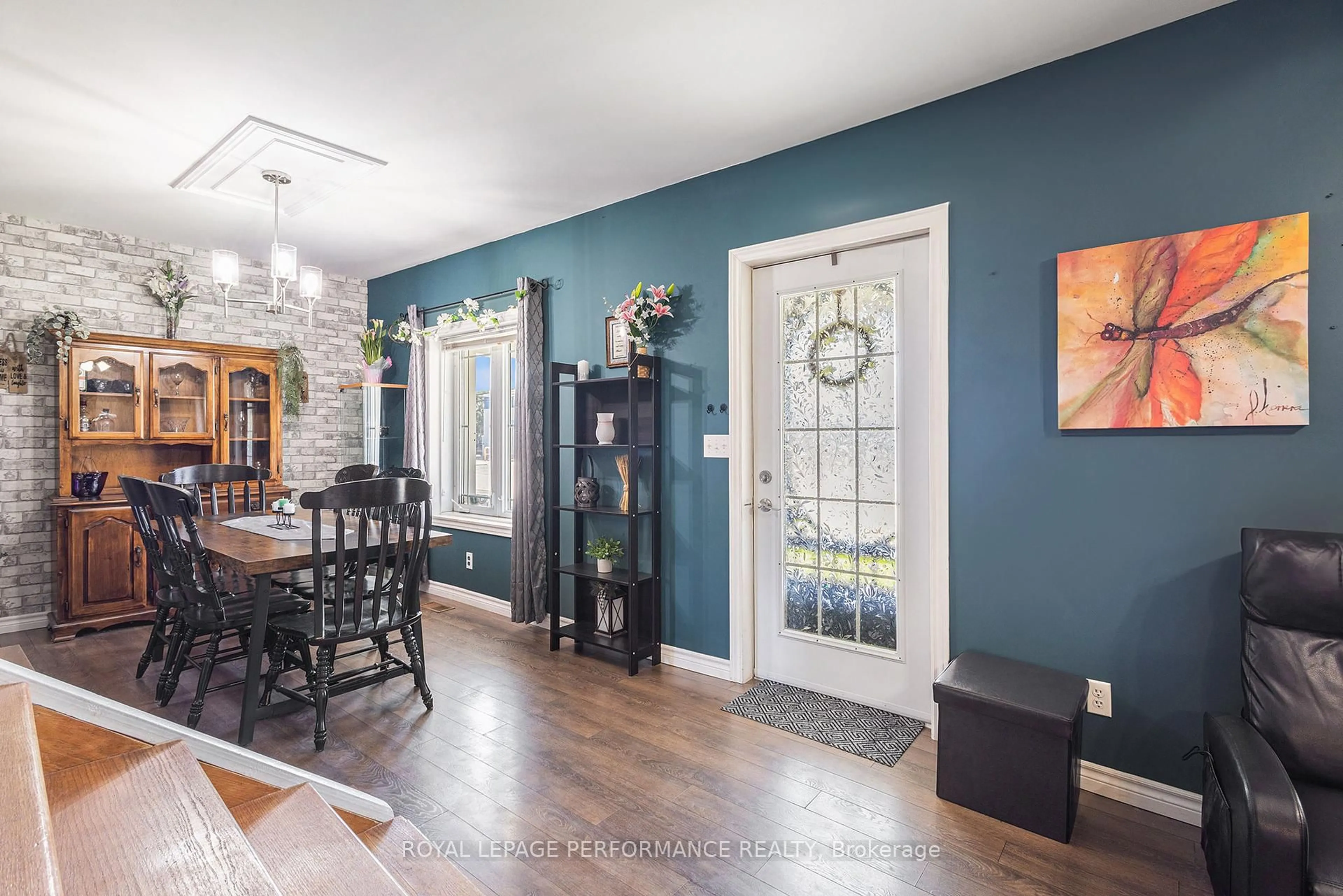 Indoor entryway for 30 Queen St, North Stormont Ontario K0A 1R0