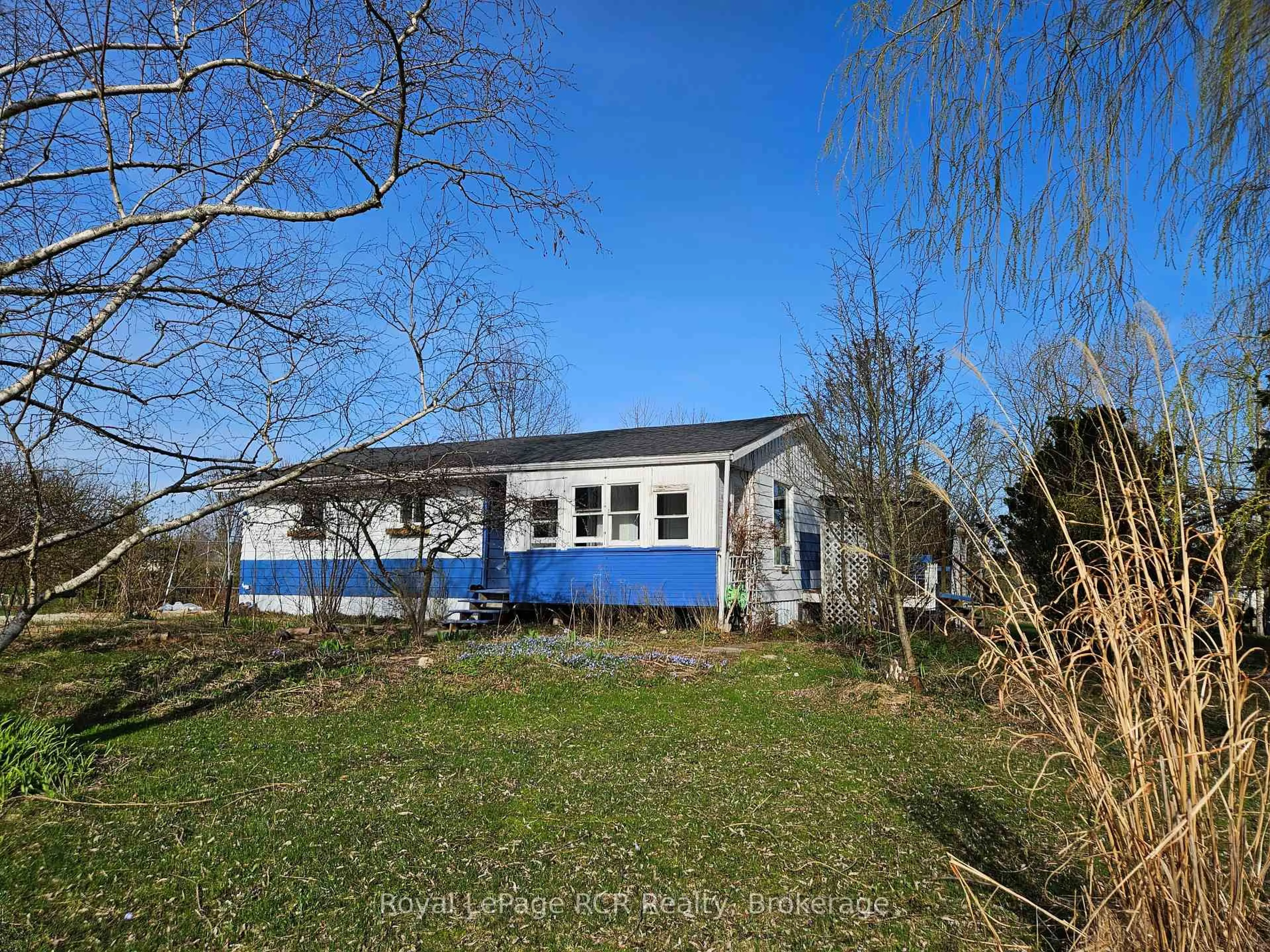 A pic from outside/outdoor area/front of a property/back of a property/a pic from drone, unknown for 127 Kirk St, Georgian Bluffs Ontario N4K 0G2
