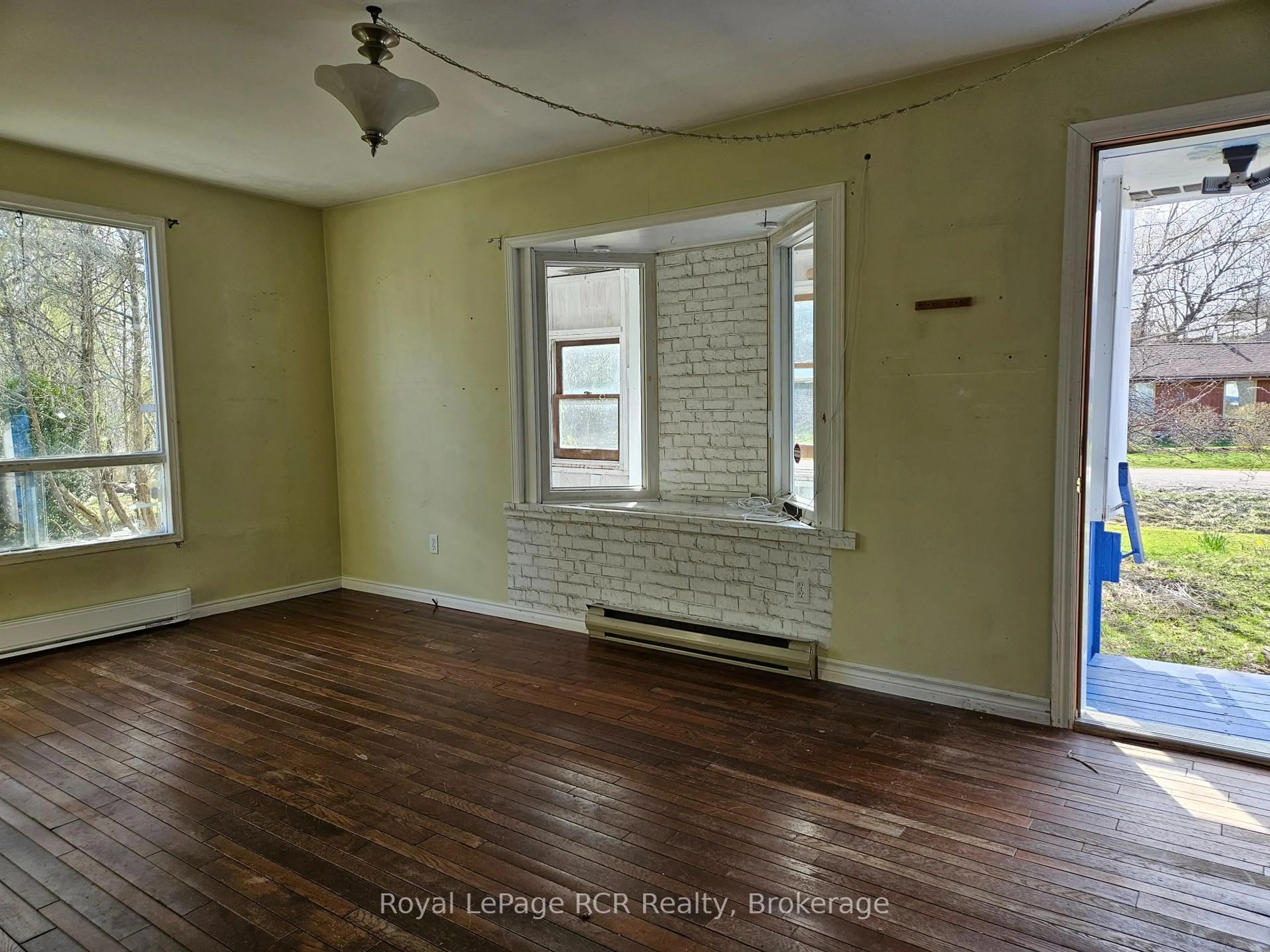 A pic of a room for 127 Kirk St, Georgian Bluffs Ontario N4K 0G2