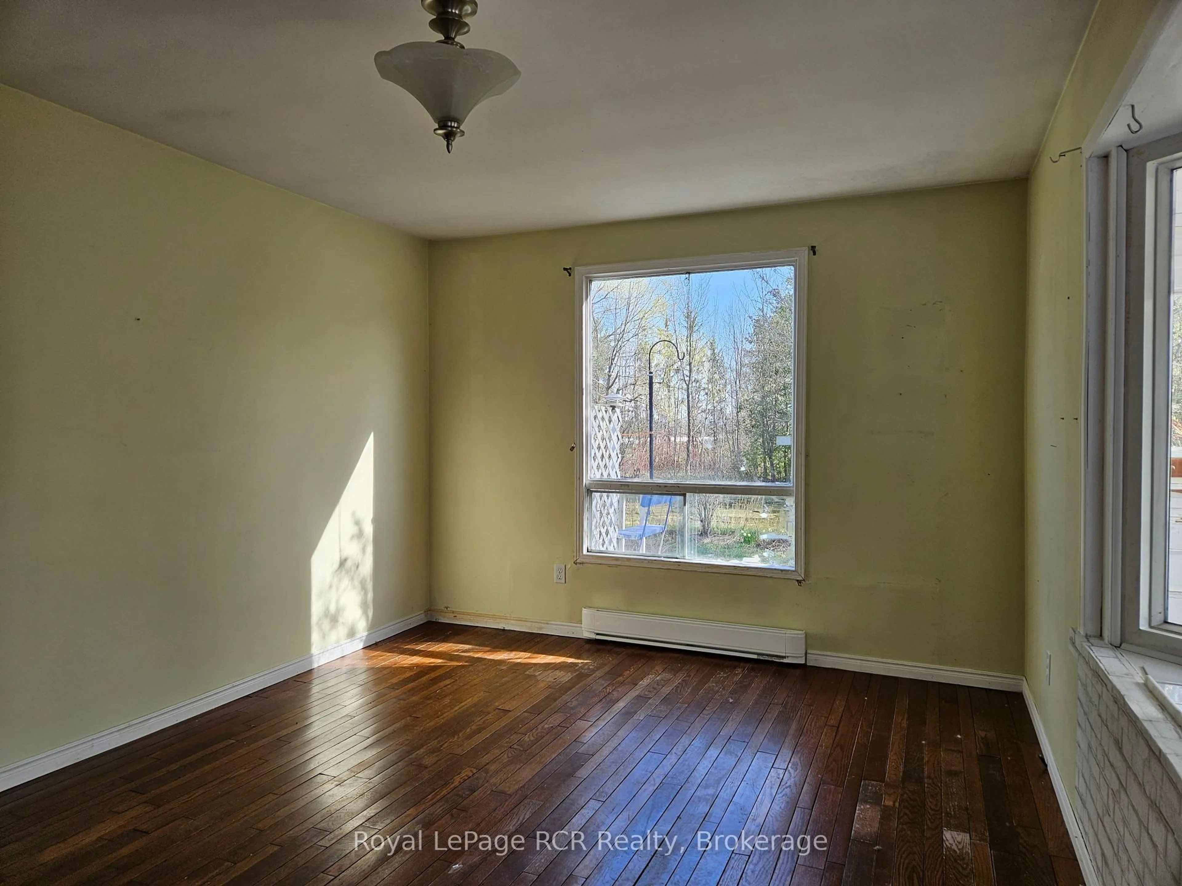 A pic of a room for 127 Kirk St, Georgian Bluffs Ontario N4K 0G2