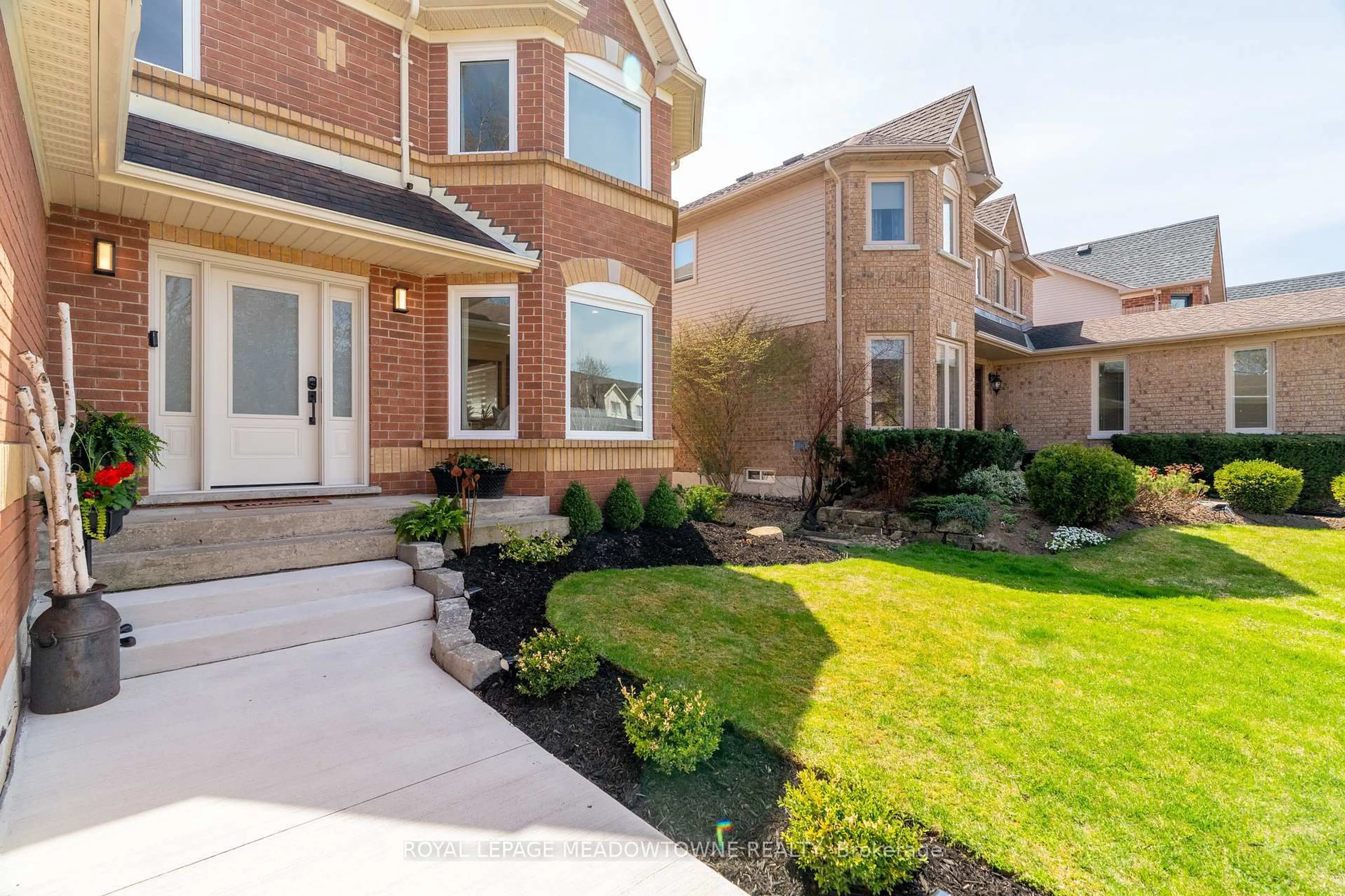 Home with brick exterior material, street for 55 Forestview Dr, Cambridge Ontario N1T 1V1
