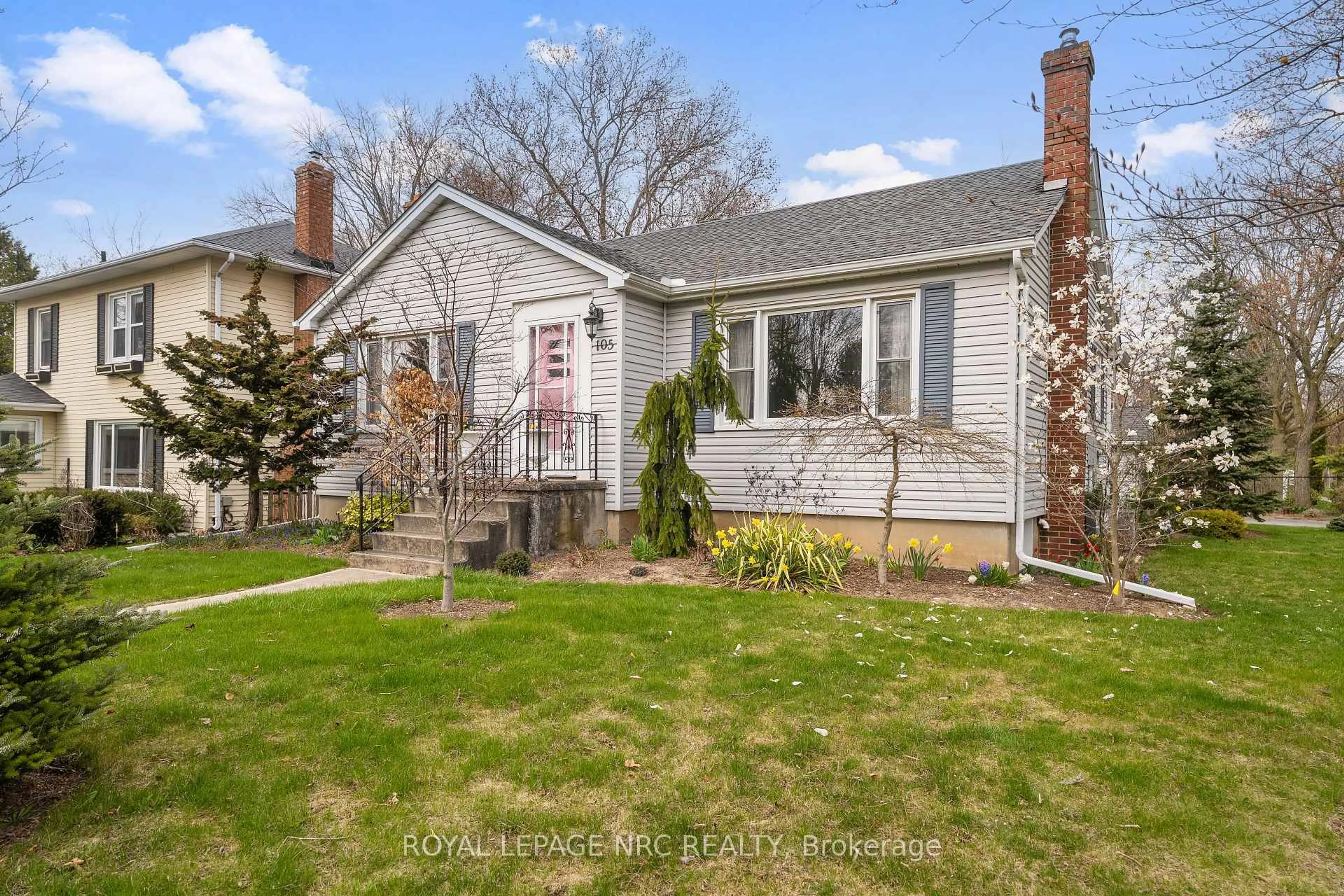 Home with brick exterior material, street for 105 MARY St, Niagara-on-the-Lake Ontario L0S 1J0