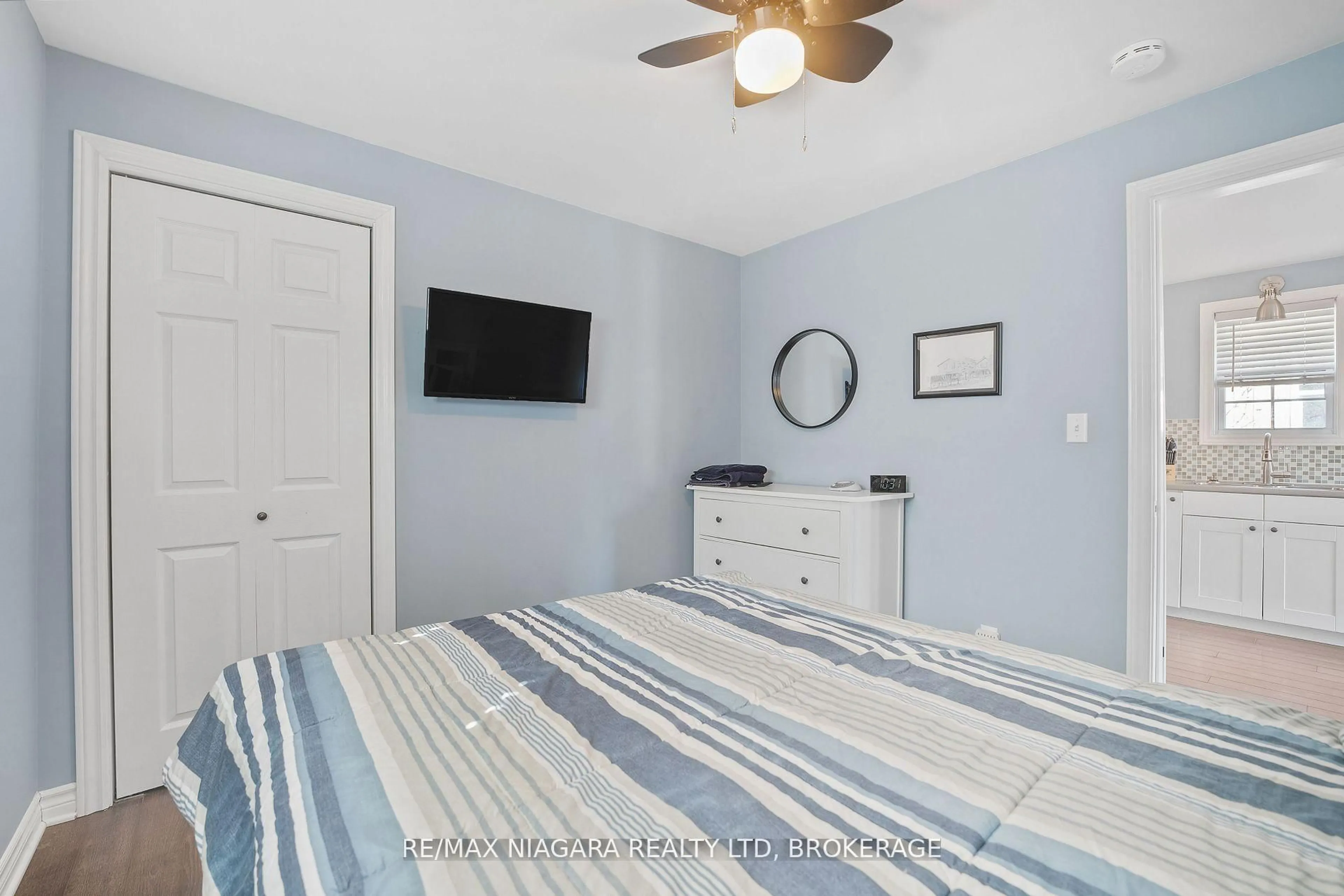 Bedroom with bed, unknown for 342 Inglewood Dr, Fort Erie Ontario L0S 1B0