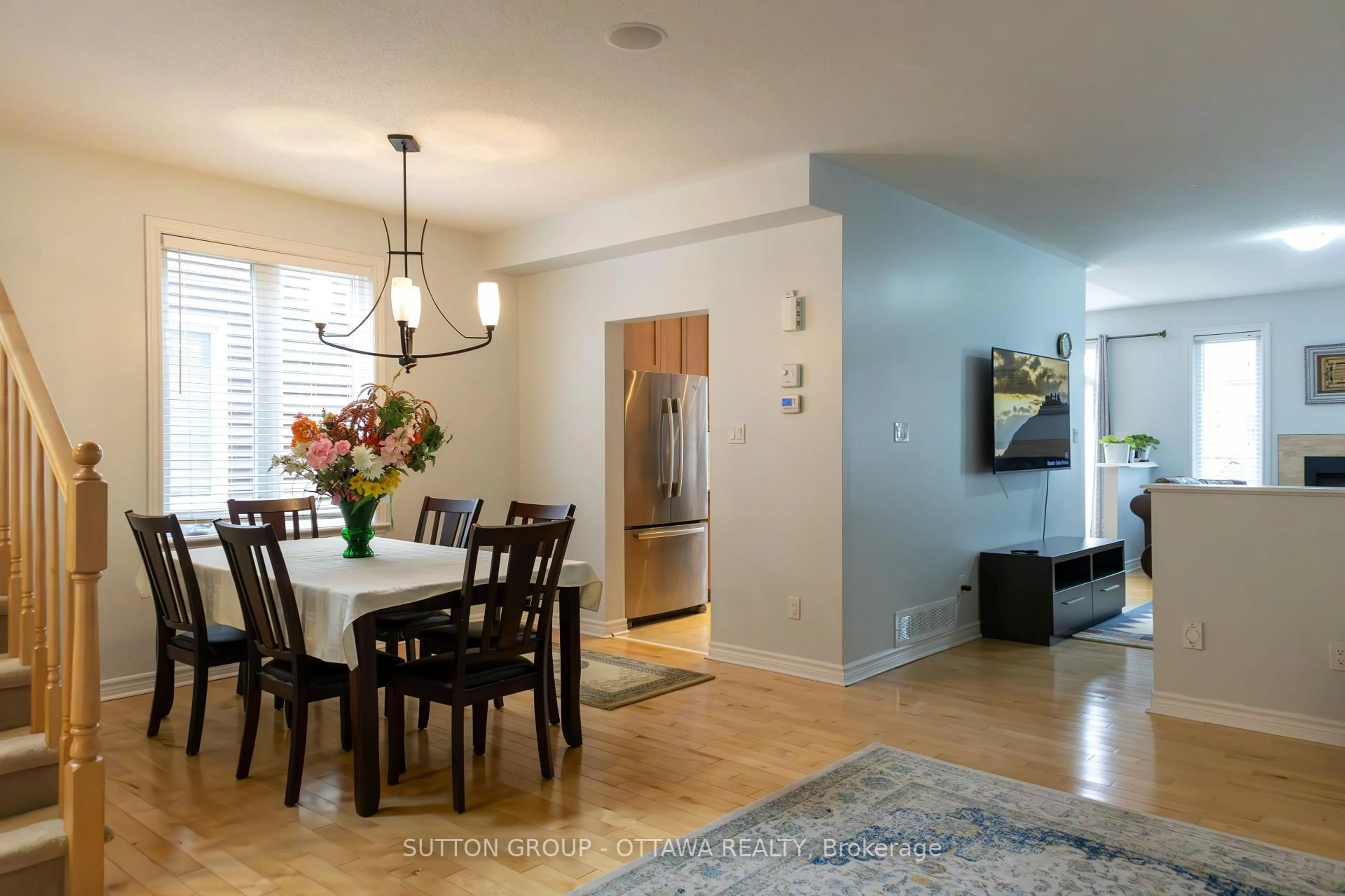 Dining room, unknown for 654 Moorpark Ave, Ottawa Ontario K2M 0H8