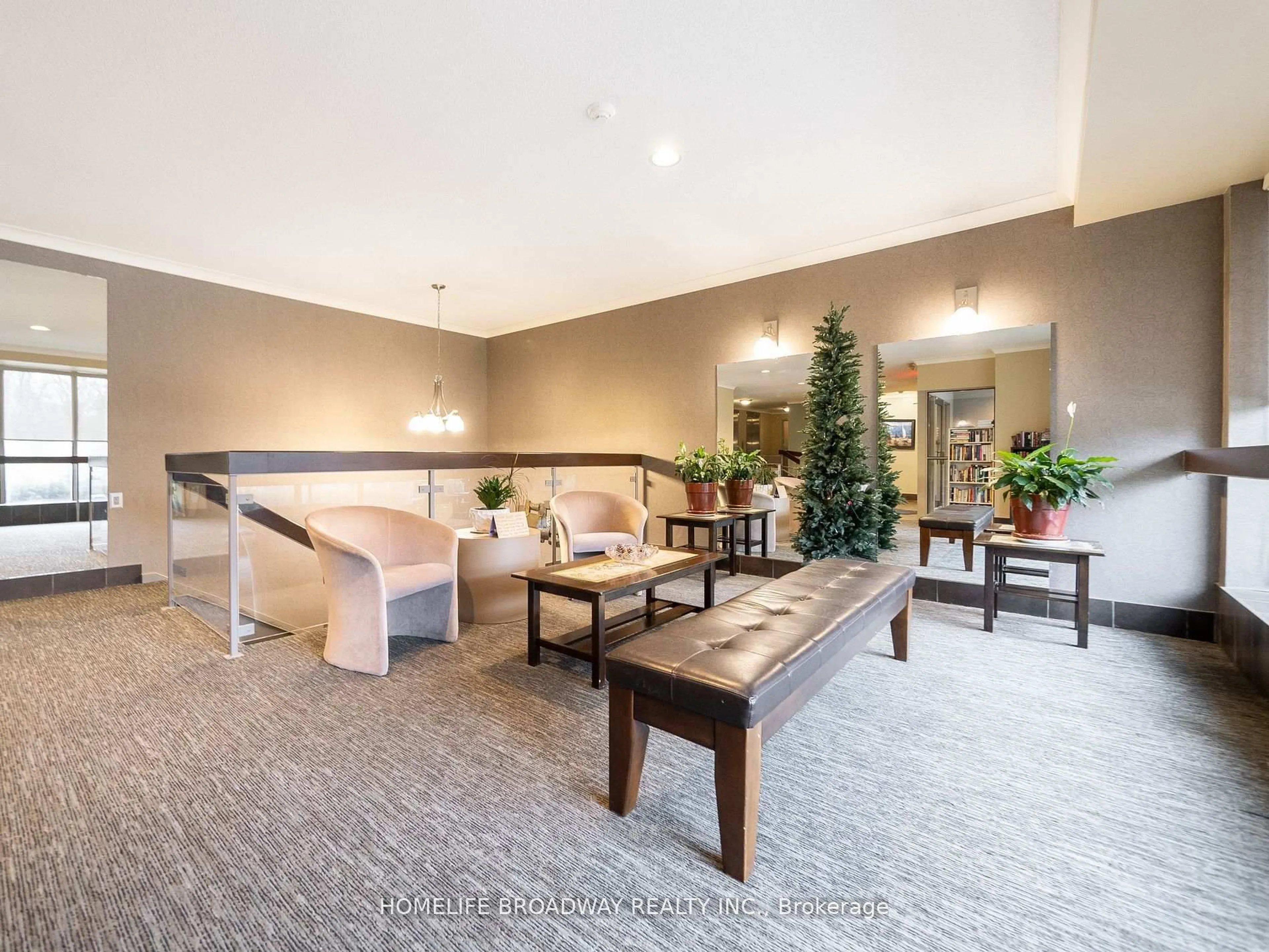 Indoor foyer for 300 Keats Way #104, Waterloo Ontario N2L 6E6