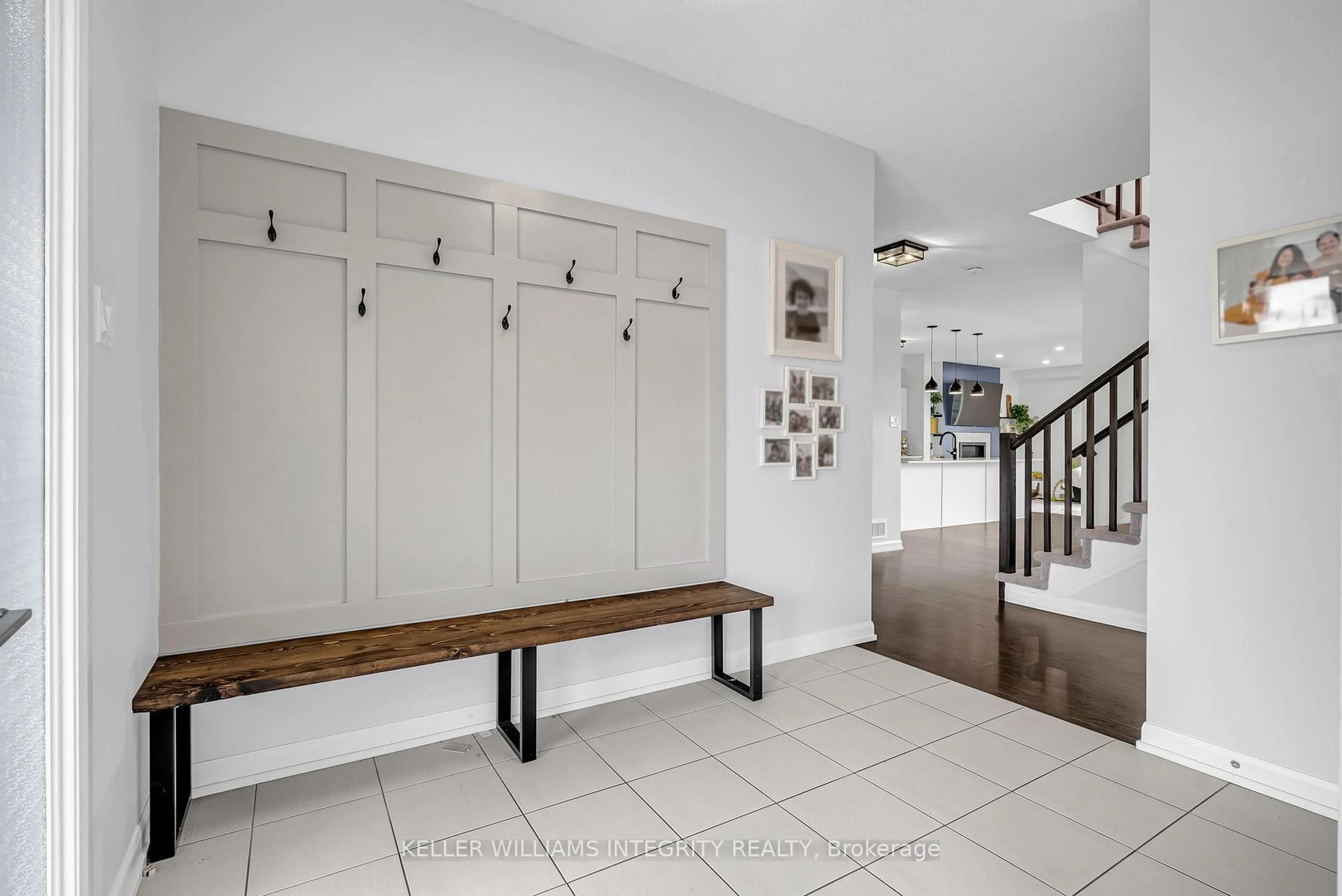Indoor entryway for 176 Onyx Cres, Clarence-Rockland Ontario K4K 1P6