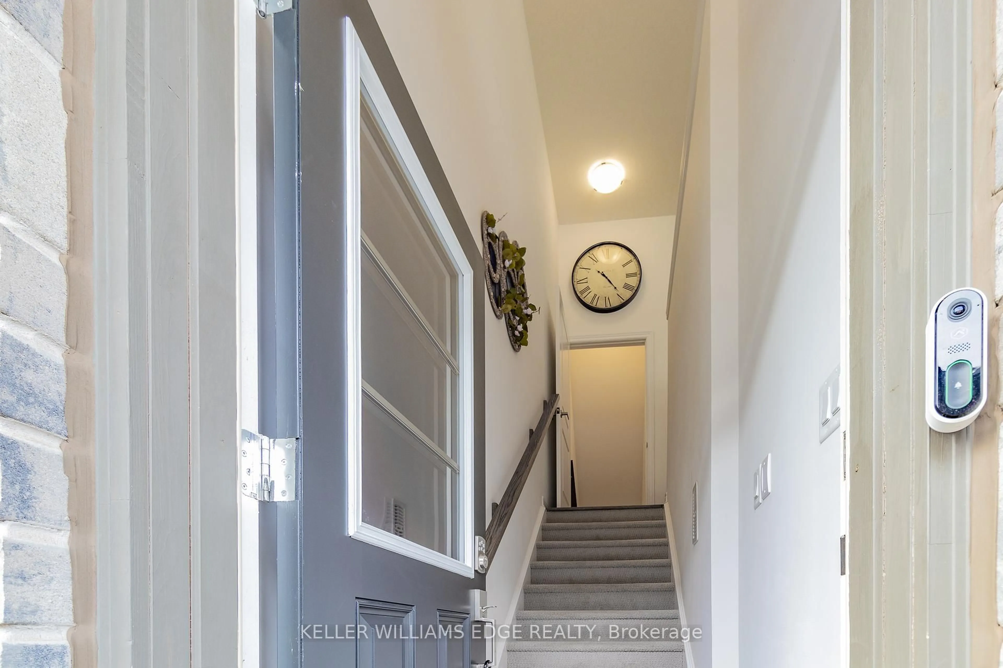 Indoor entryway for 575 Woodward Ave #106, Hamilton Ontario L8H 6P2