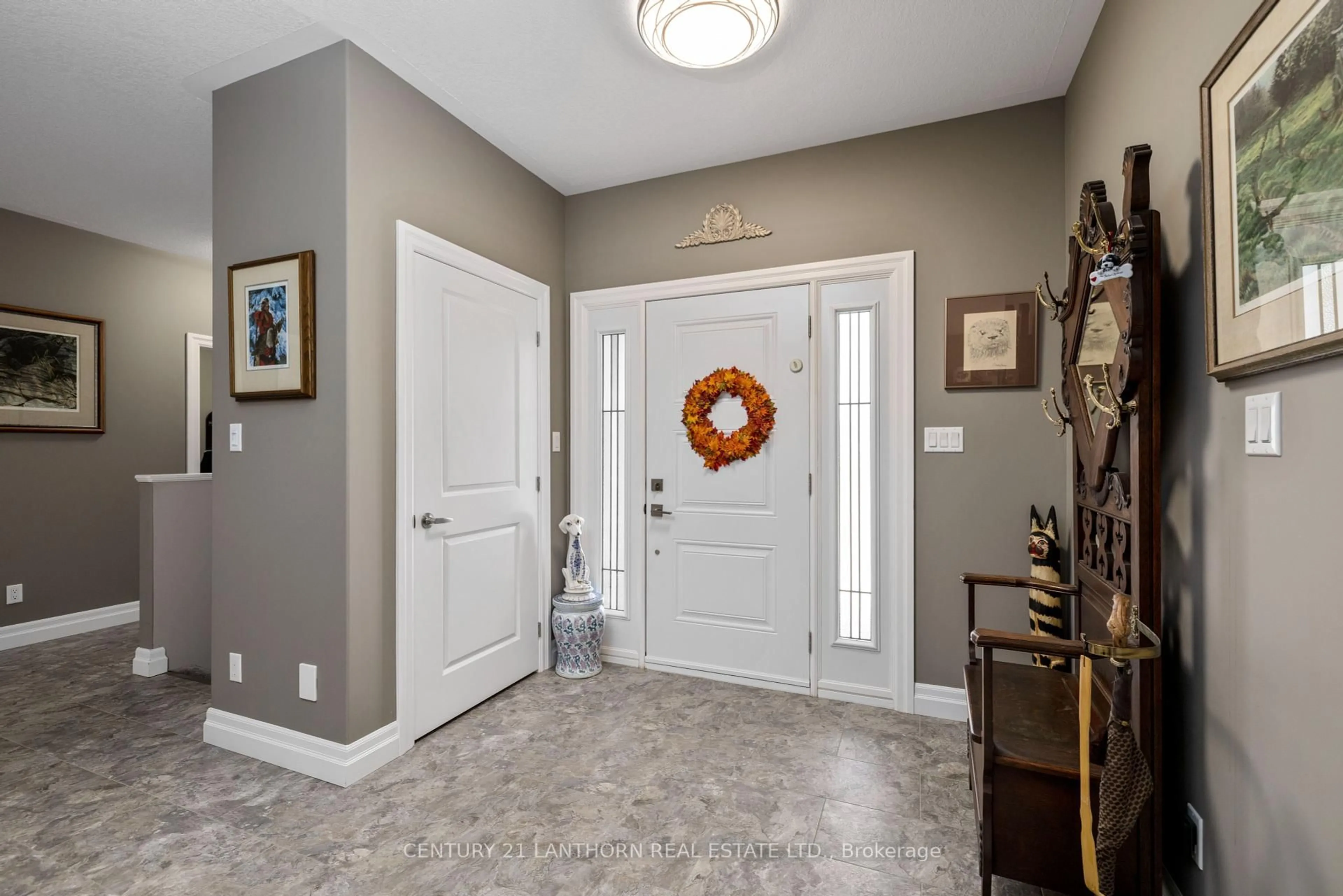 Indoor entryway for 25 Powerline Rd, Brighton Ontario K0K 1H0