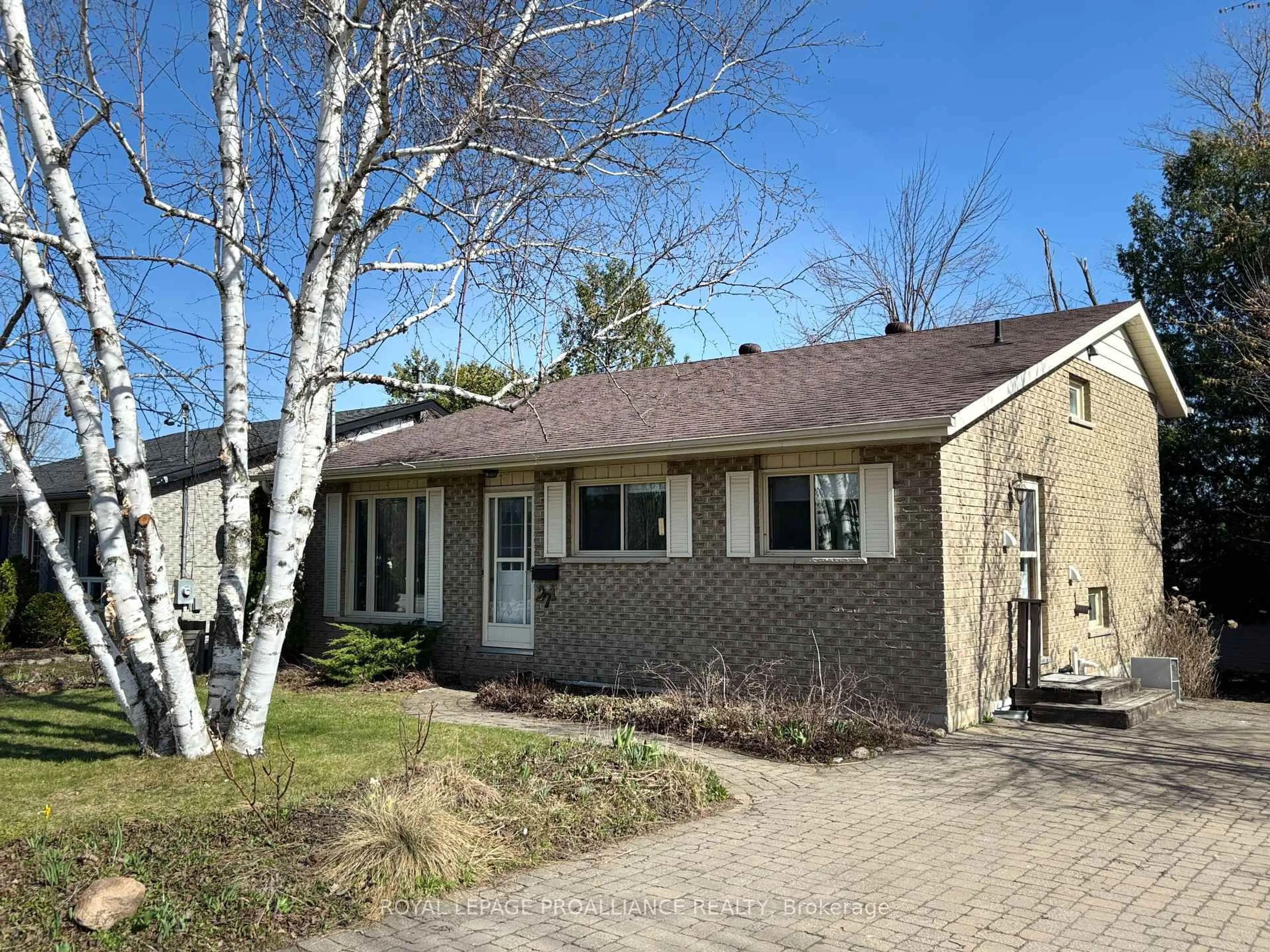 Home with brick exterior material, street for 271 Woodland Dr, Selwyn Ontario K9L 1P2