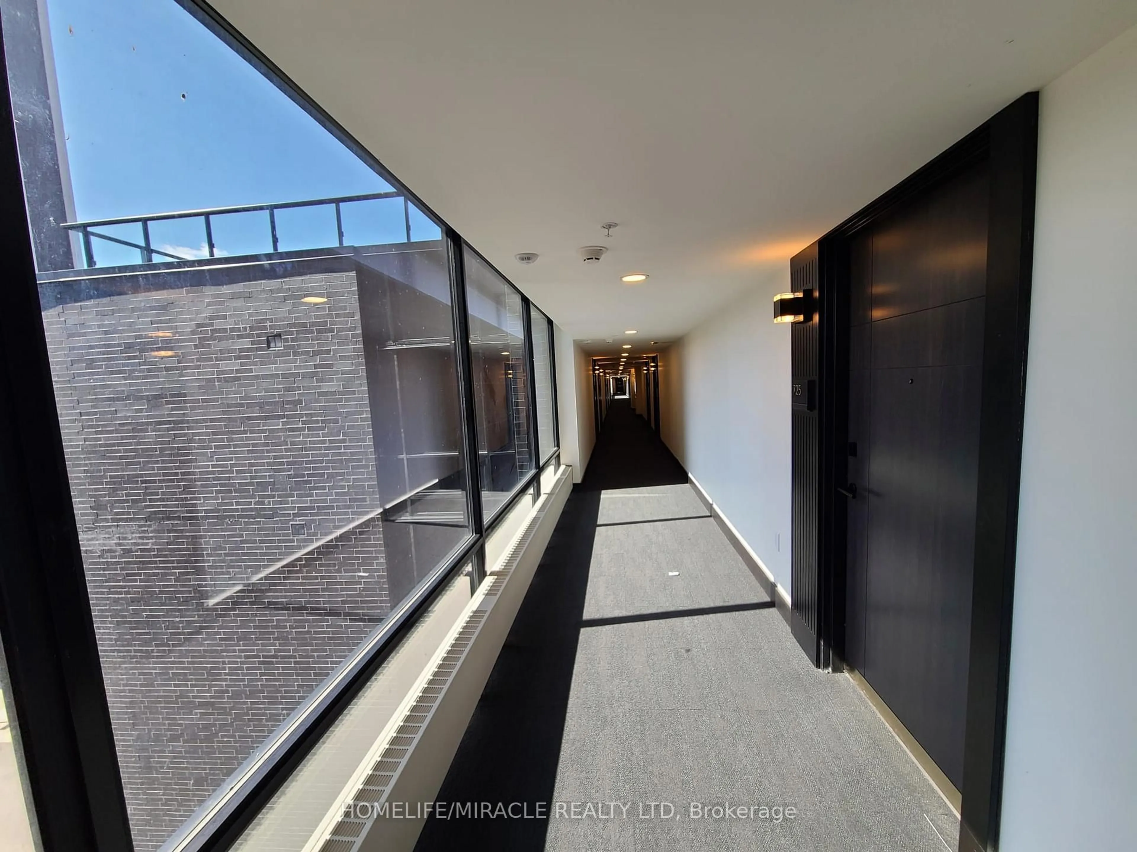 Indoor foyer for 145 Columbia St #725, Waterloo Ontario N2L 0K7
