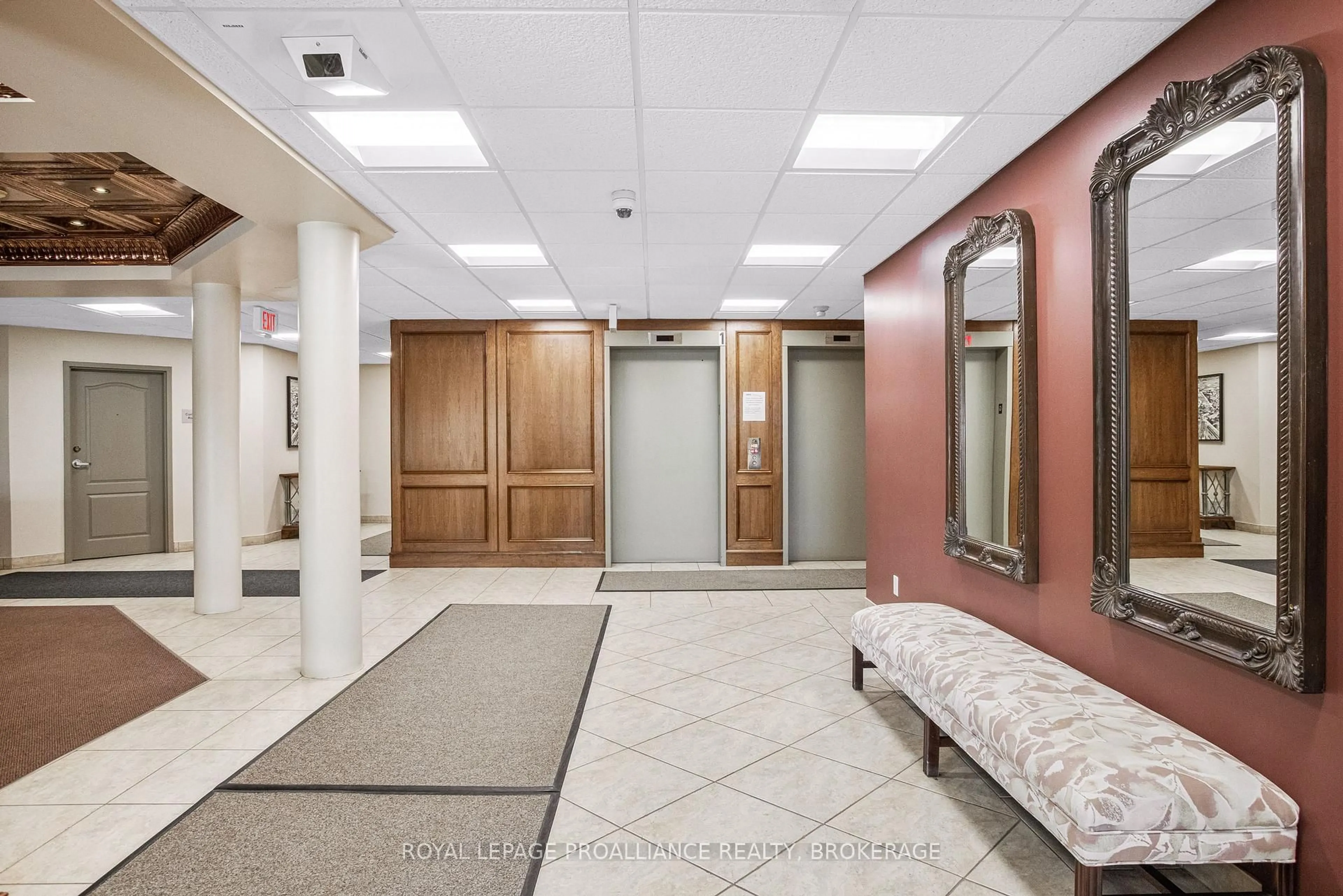 Indoor foyer for 350 Wellington St #205, Kingston Ontario K7K 7J7