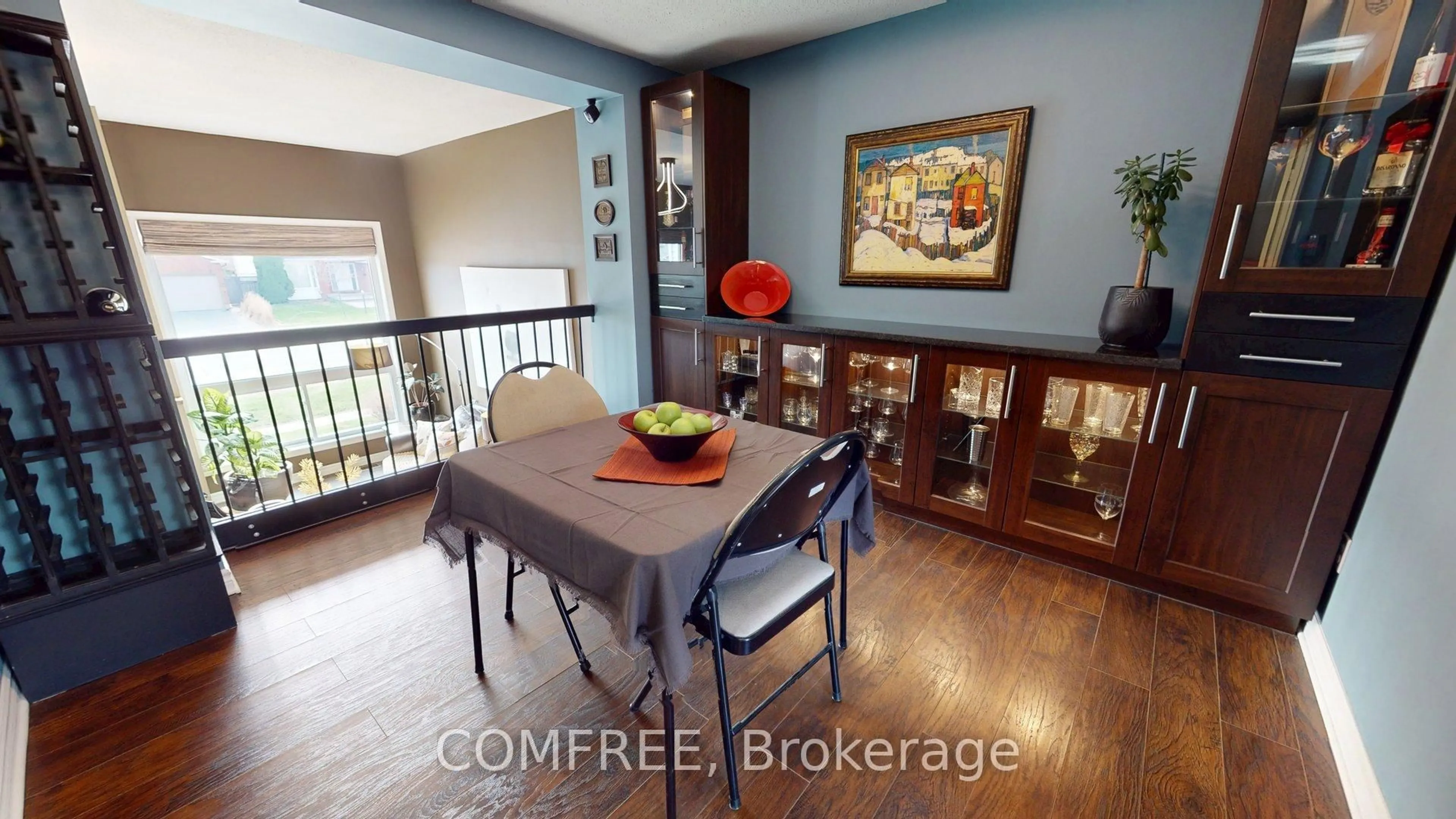 Dining room, wood/laminate floor for 108 Esterlawn Private, Ottawa Ontario K2A 4B5