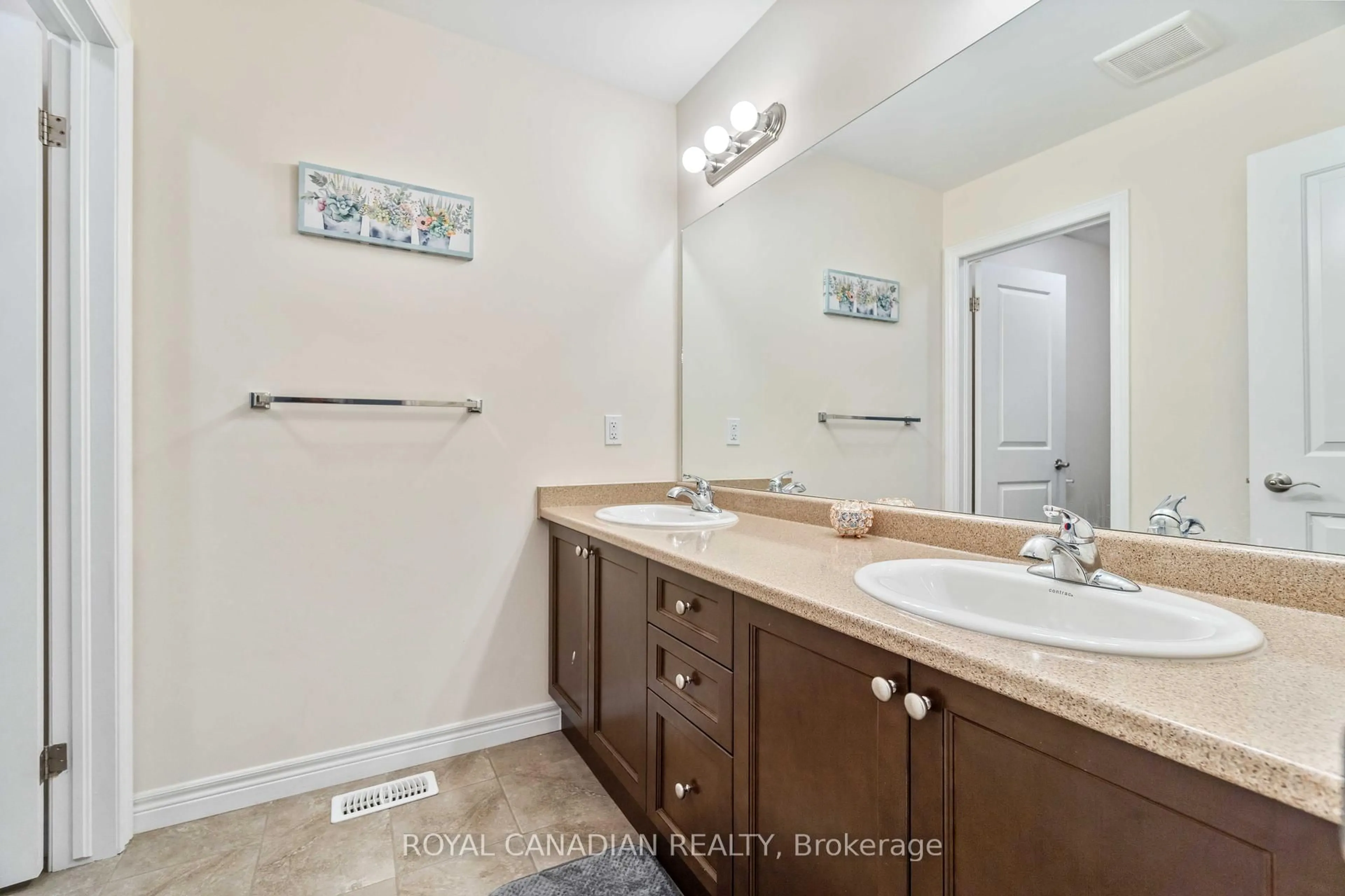 Standard bathroom, ceramic/tile floor for 92 Bethune Ave, Hamilton Ontario L0R 1P0