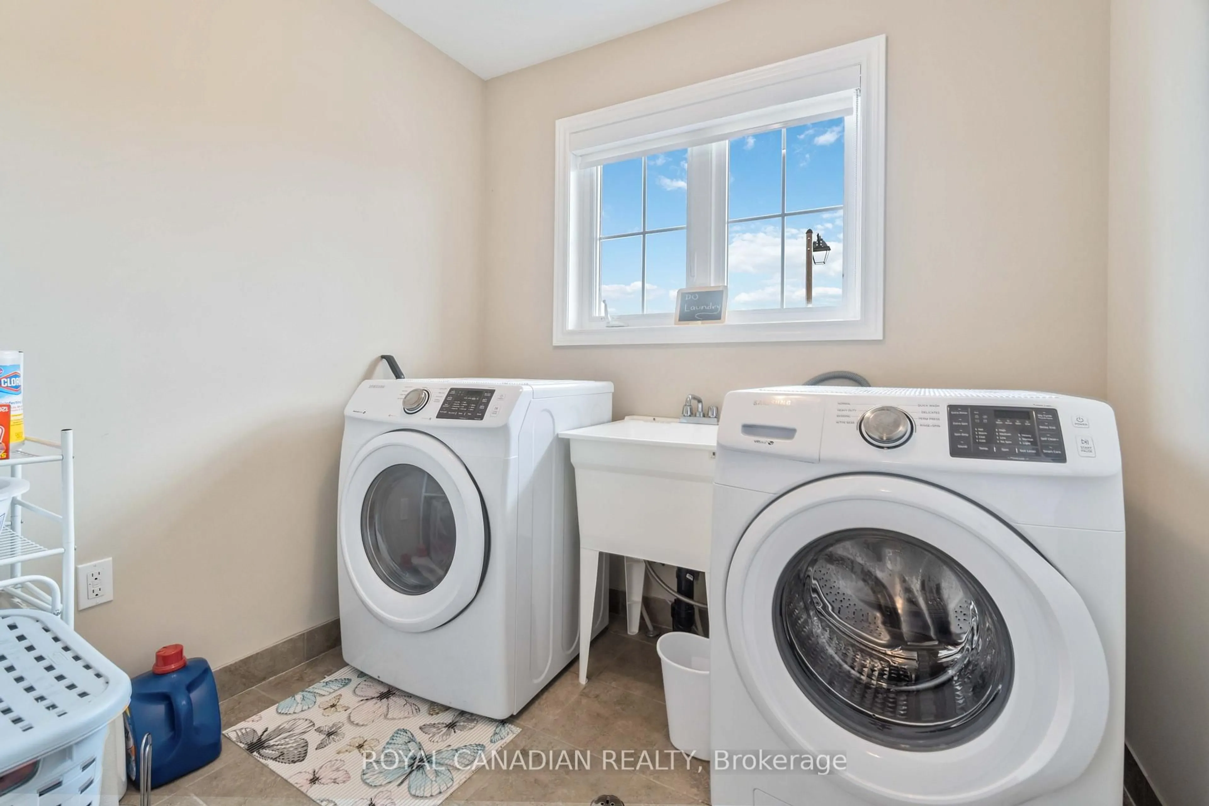 Laundry room for 92 Bethune Ave, Hamilton Ontario L0R 1P0