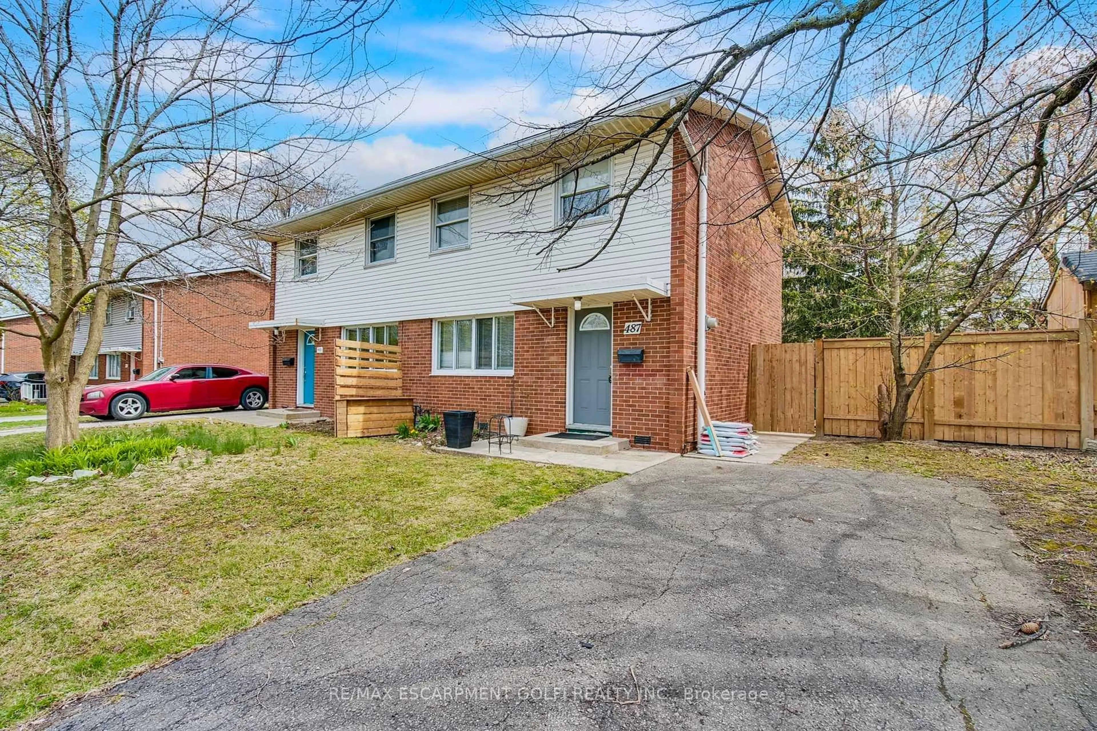 Home with brick exterior material, street for 487 East 25th St, Hamilton Ontario L8V 3B8