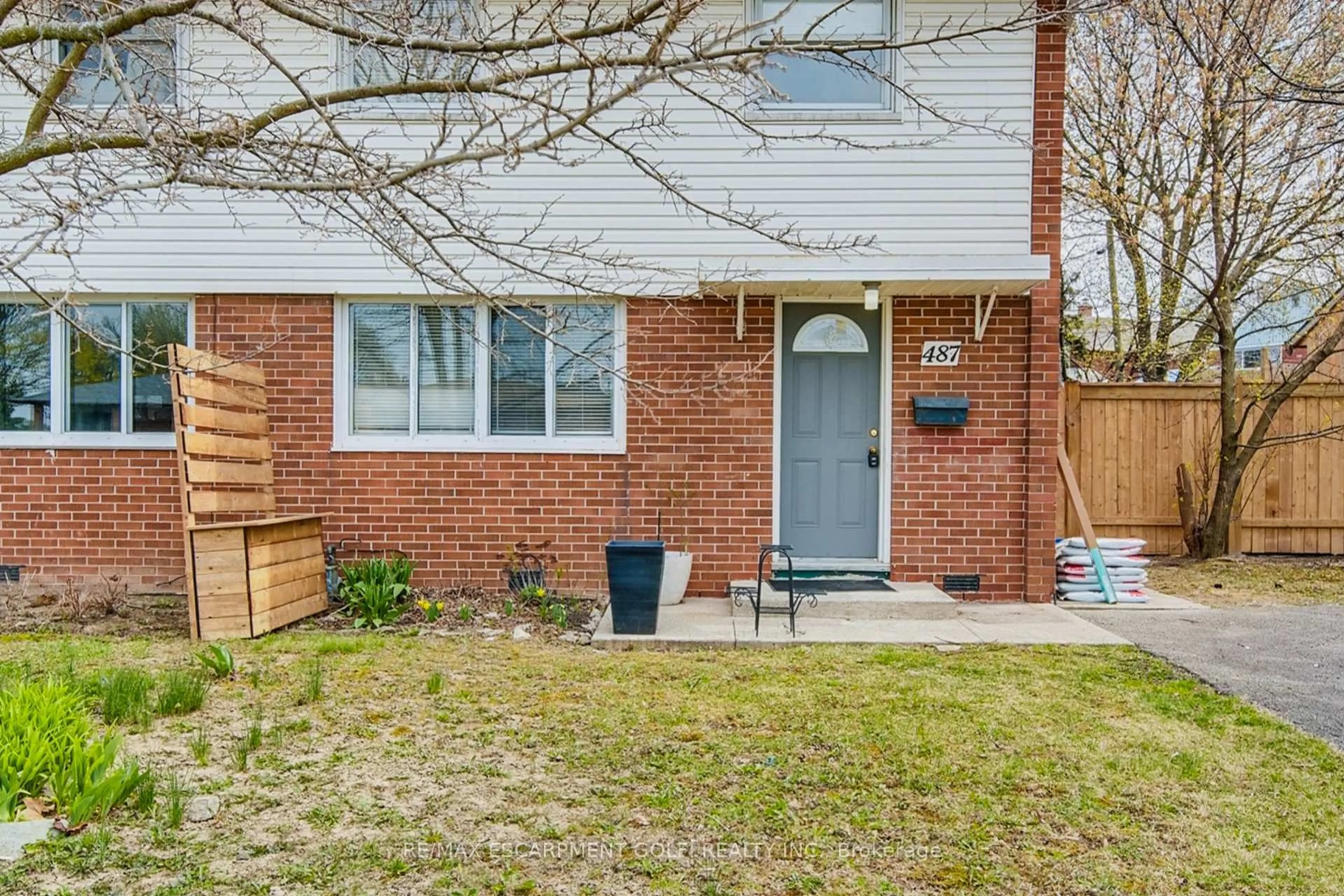Home with brick exterior material, street for 487 East 25th St, Hamilton Ontario L8V 3B8