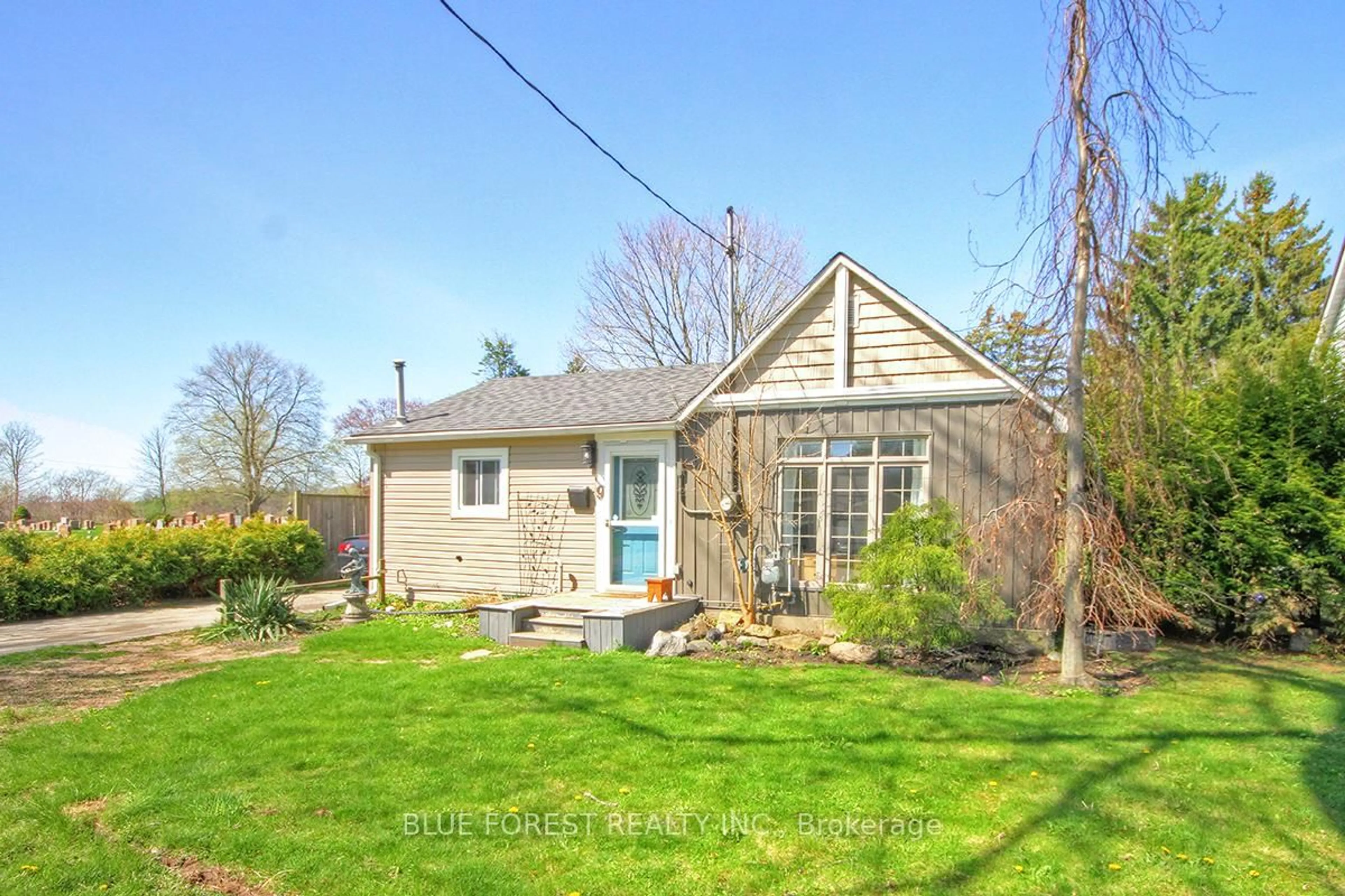 Unknown for 9 Henry St, St. Thomas Ontario N5R 3L5