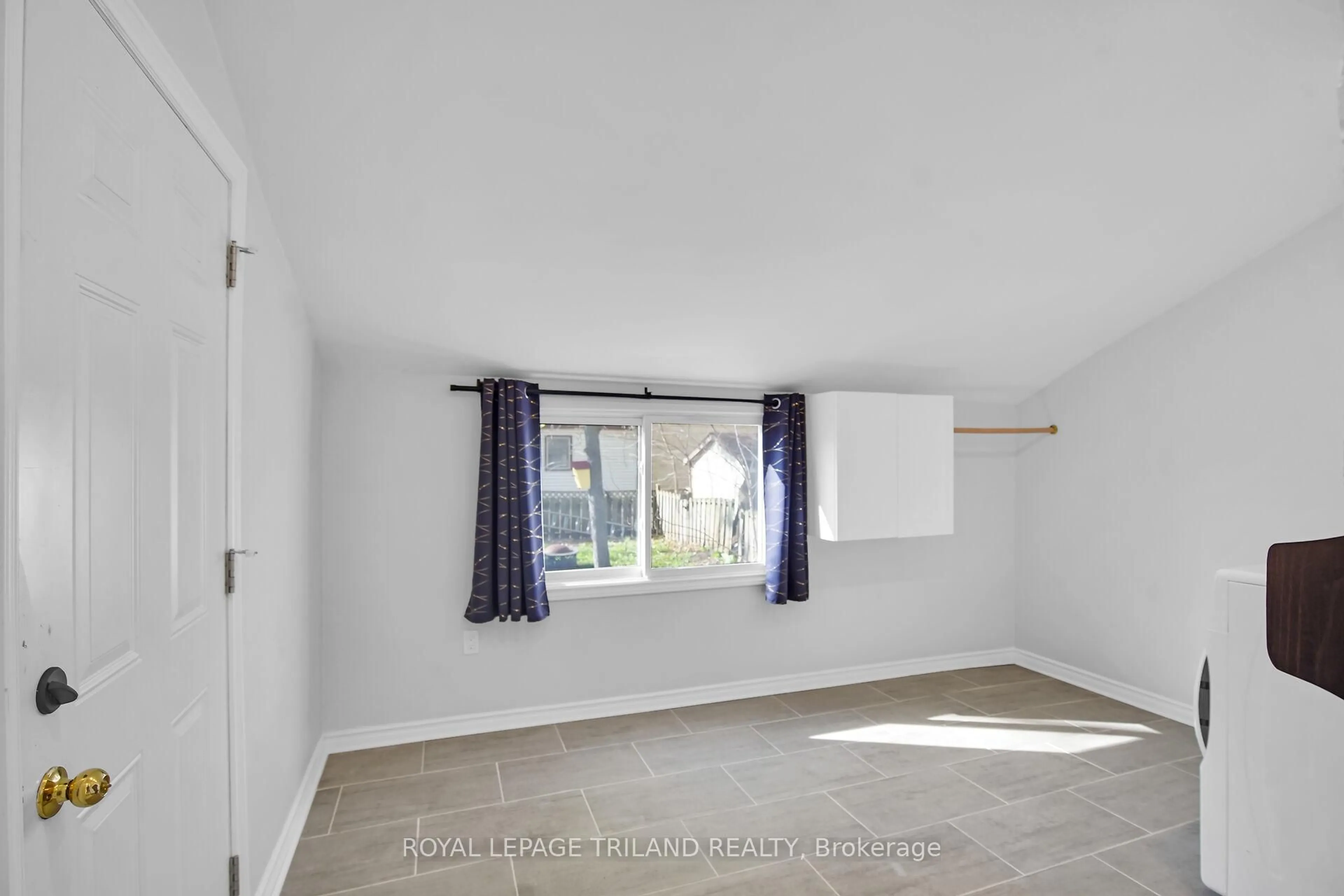 A pic of a room for 879 Trafalgar St, London East Ontario N5Z 1E9